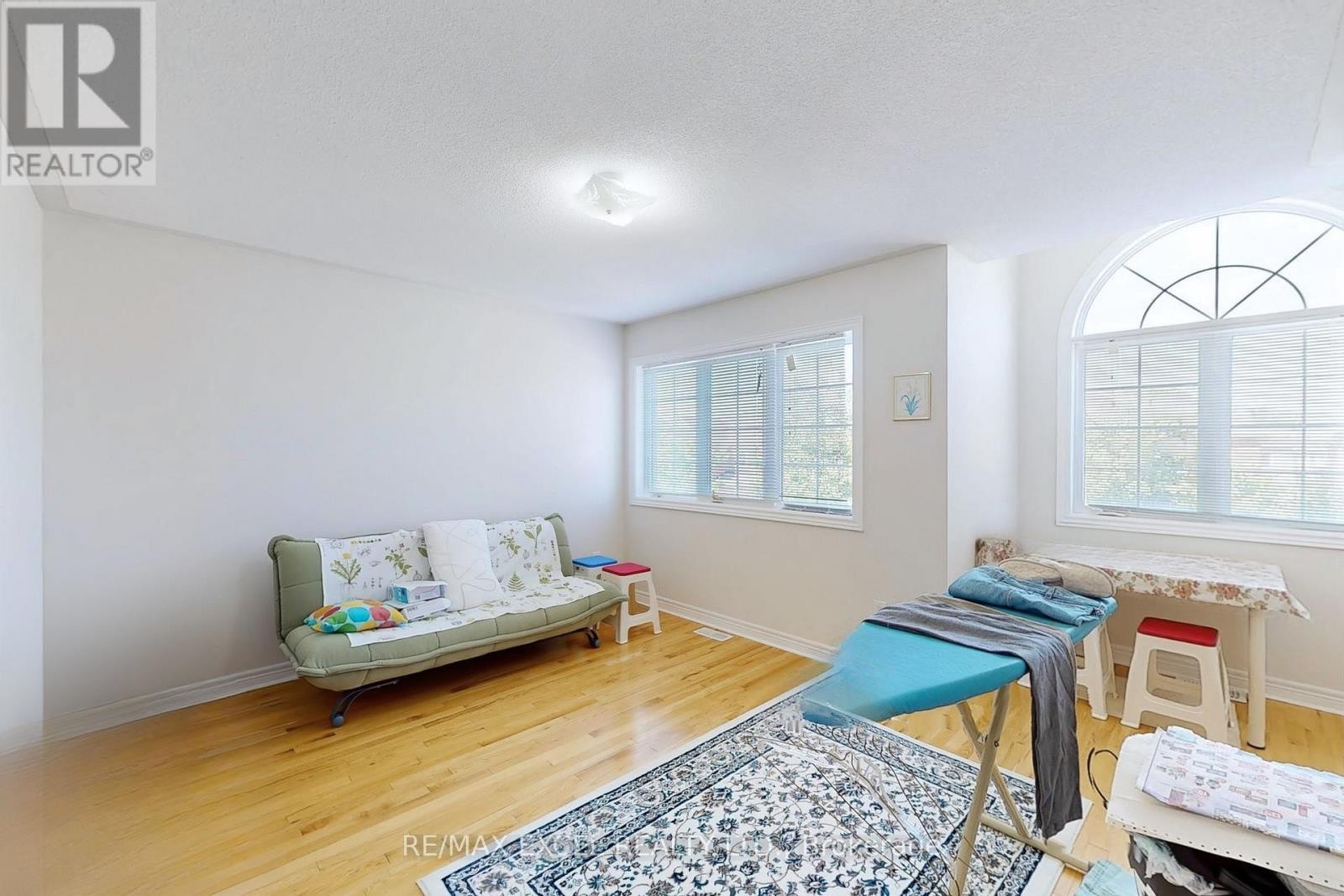












9 STONEY CREEK DRIVE

,
Markham (Greensborough),




Ontario
L6E0H3

