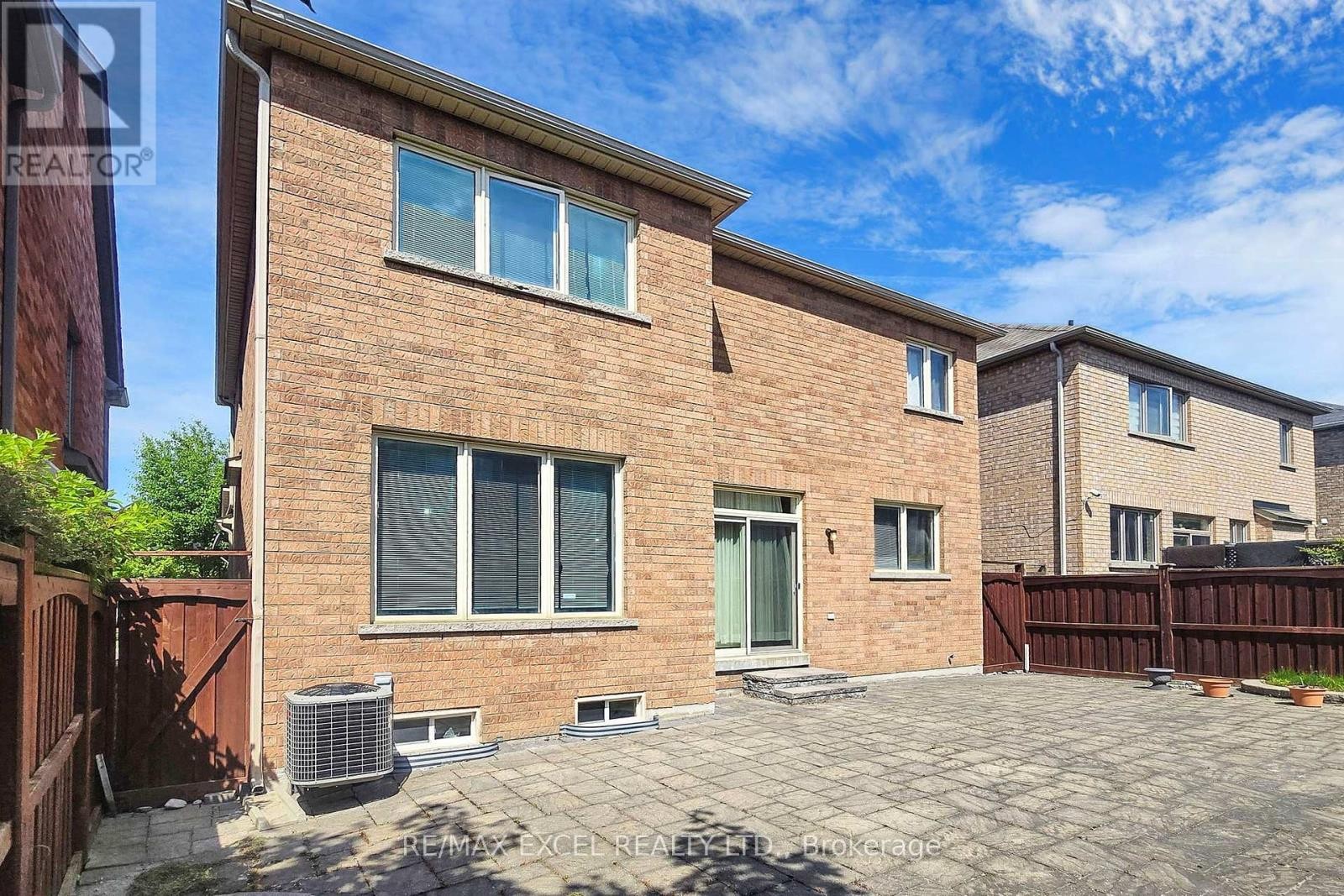 












9 STONEY CREEK DRIVE

,
Markham (Greensborough),




Ontario
L6E0H3

