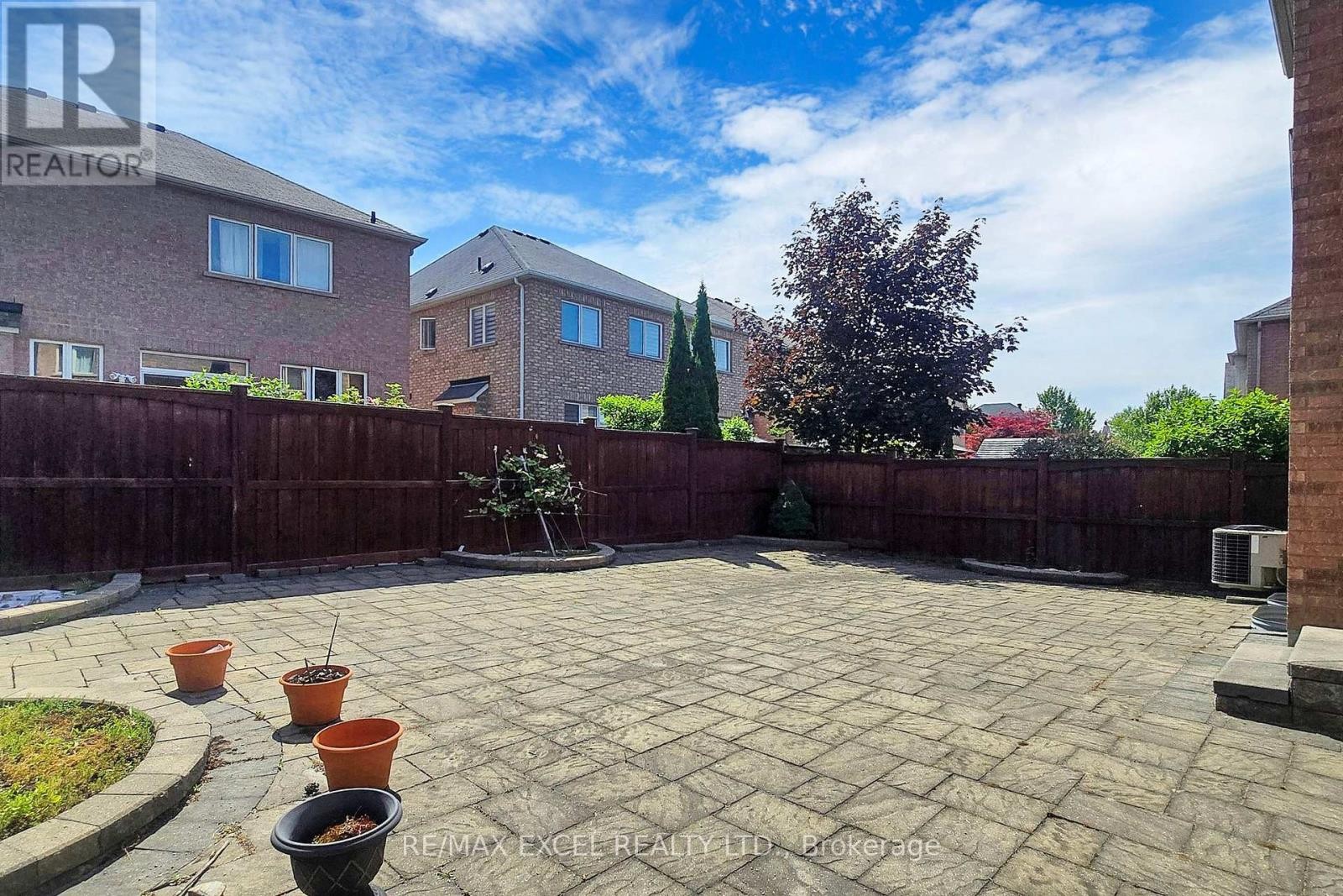












9 STONEY CREEK DRIVE

,
Markham (Greensborough),




Ontario
L6E0H3

