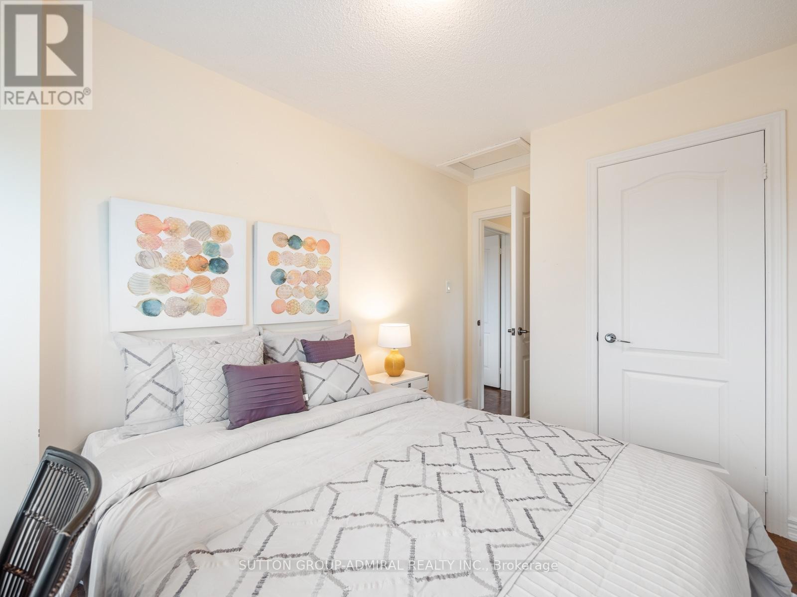 












298 SONOMA BOULEVARD

,
Vaughan (Sonoma Heights),




Ontario
L4H1R5

