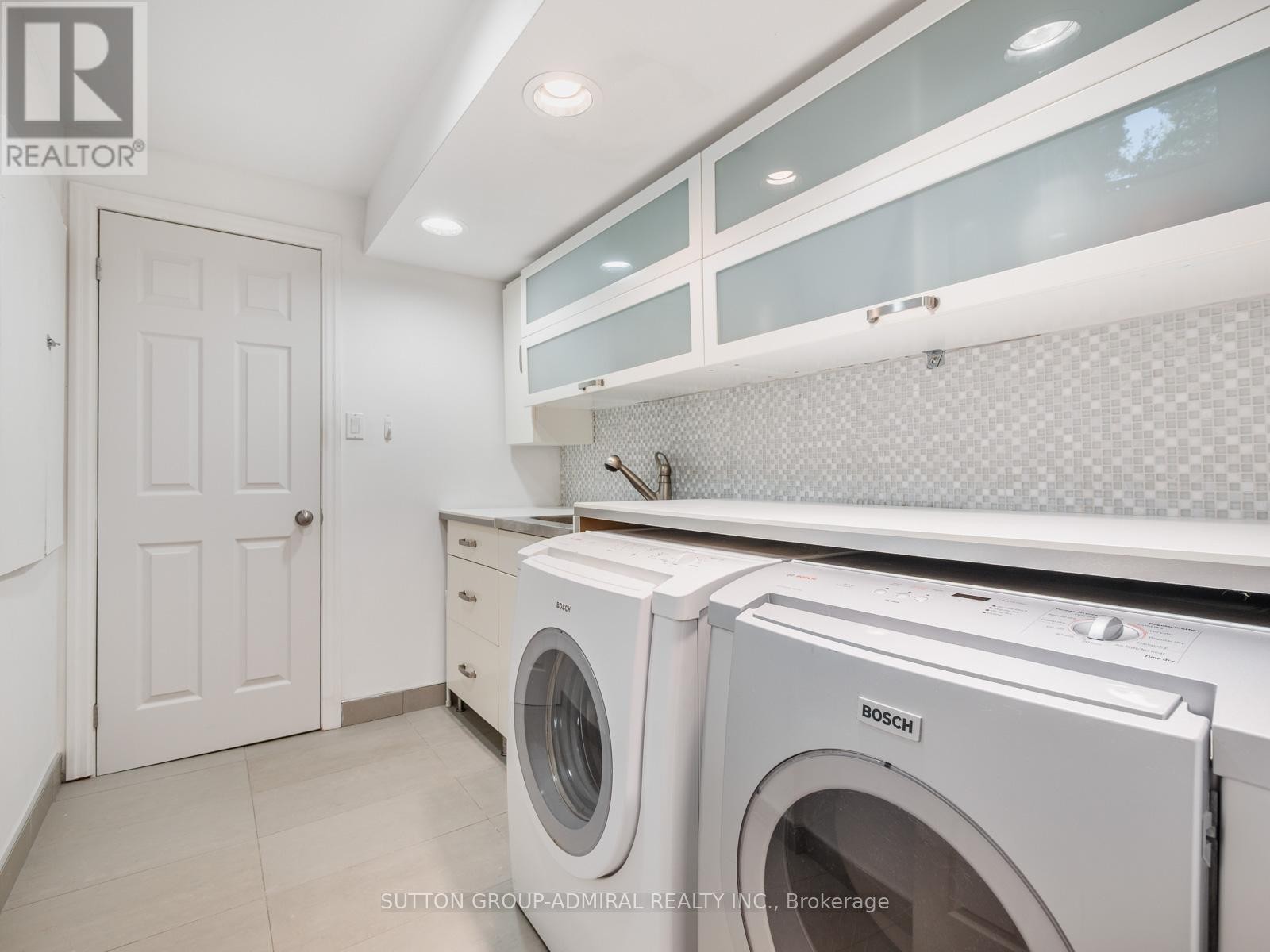 












298 SONOMA BOULEVARD

,
Vaughan (Sonoma Heights),




Ontario
L4H1R5

