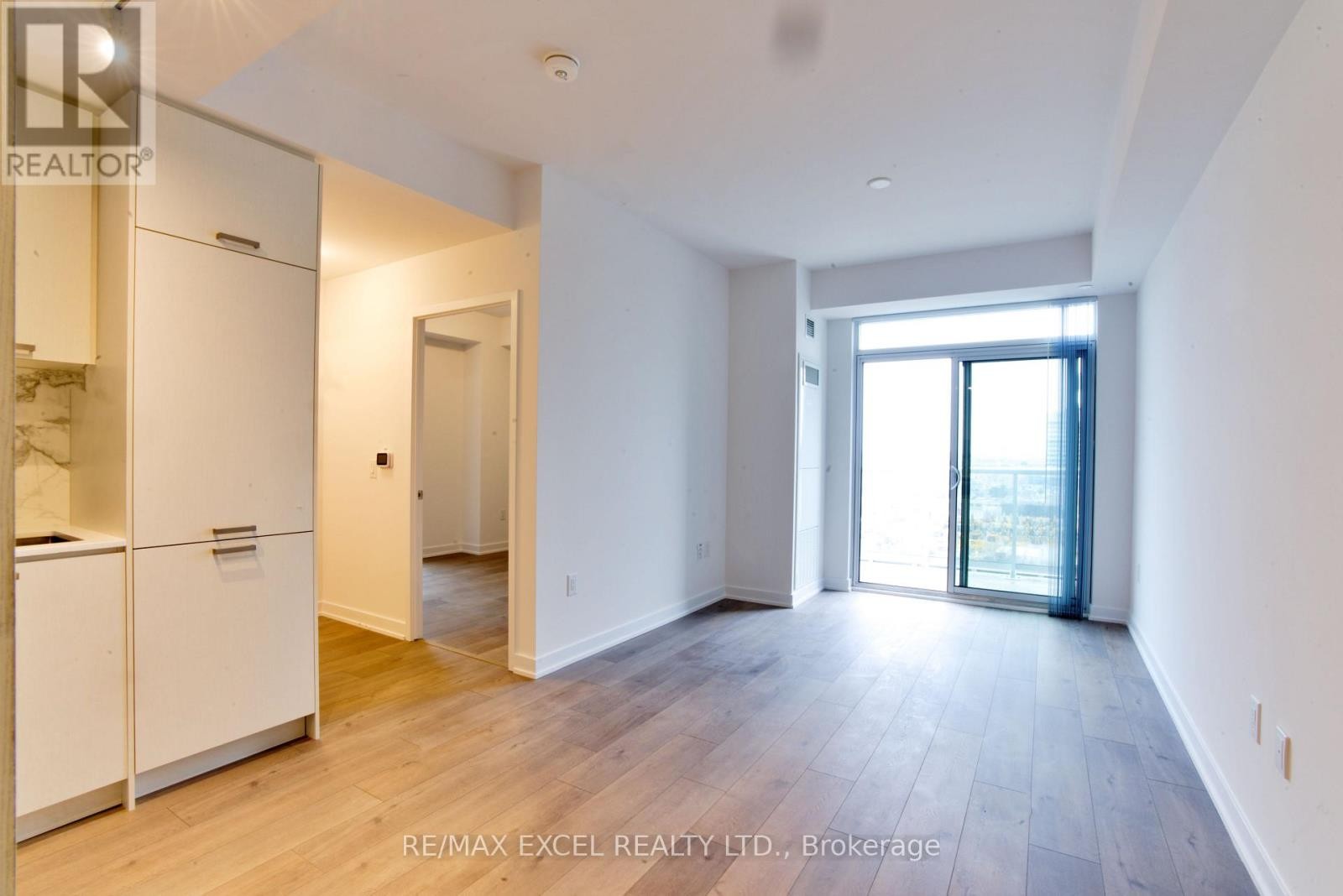 












1102 - 38 HONEYCRISP CRESCENT

,
Vaughan (Vaughan Corporate Centre),




Ontario
L4K0M8

