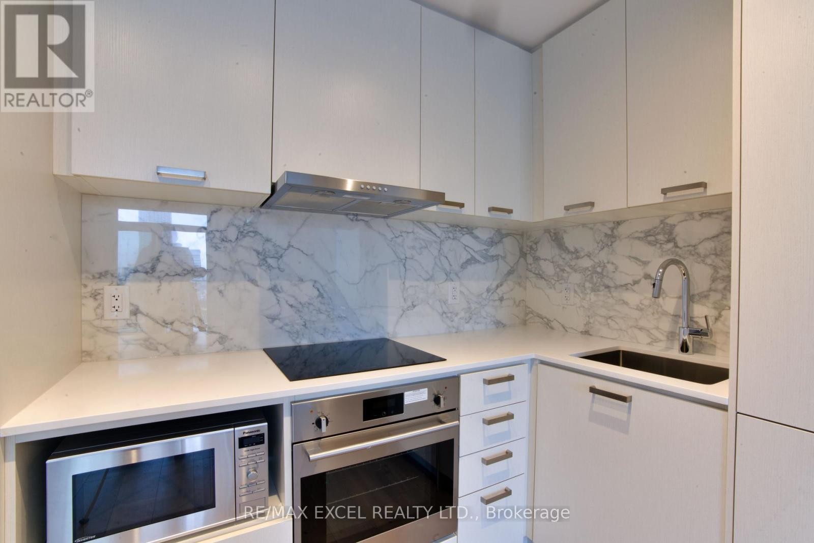 












1102 - 38 HONEYCRISP CRESCENT

,
Vaughan (Vaughan Corporate Centre),




Ontario
L4K0M8

