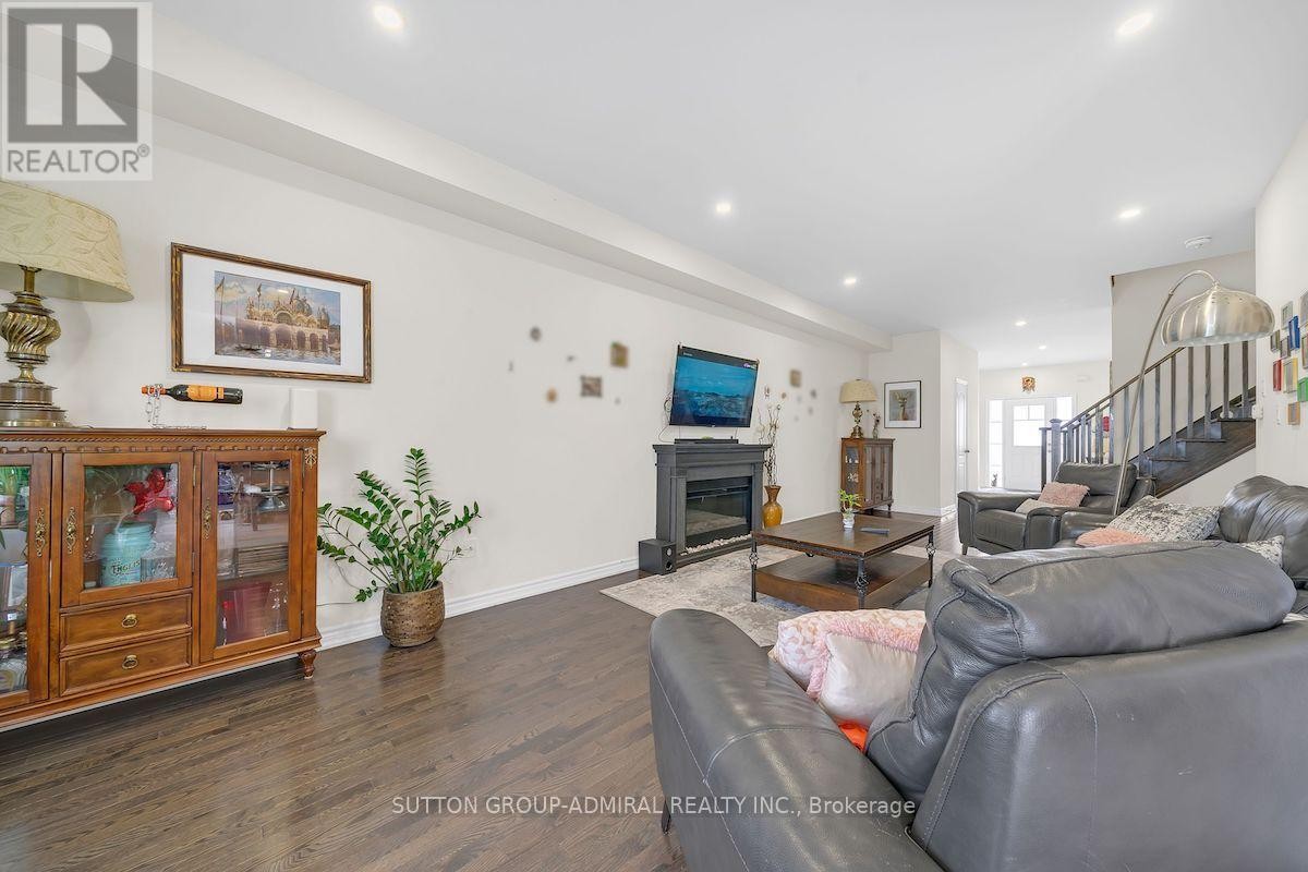 












1152 PEELAR CRESCENT

,
Innisfil (Lefroy),




Ontario
L0L1W0

