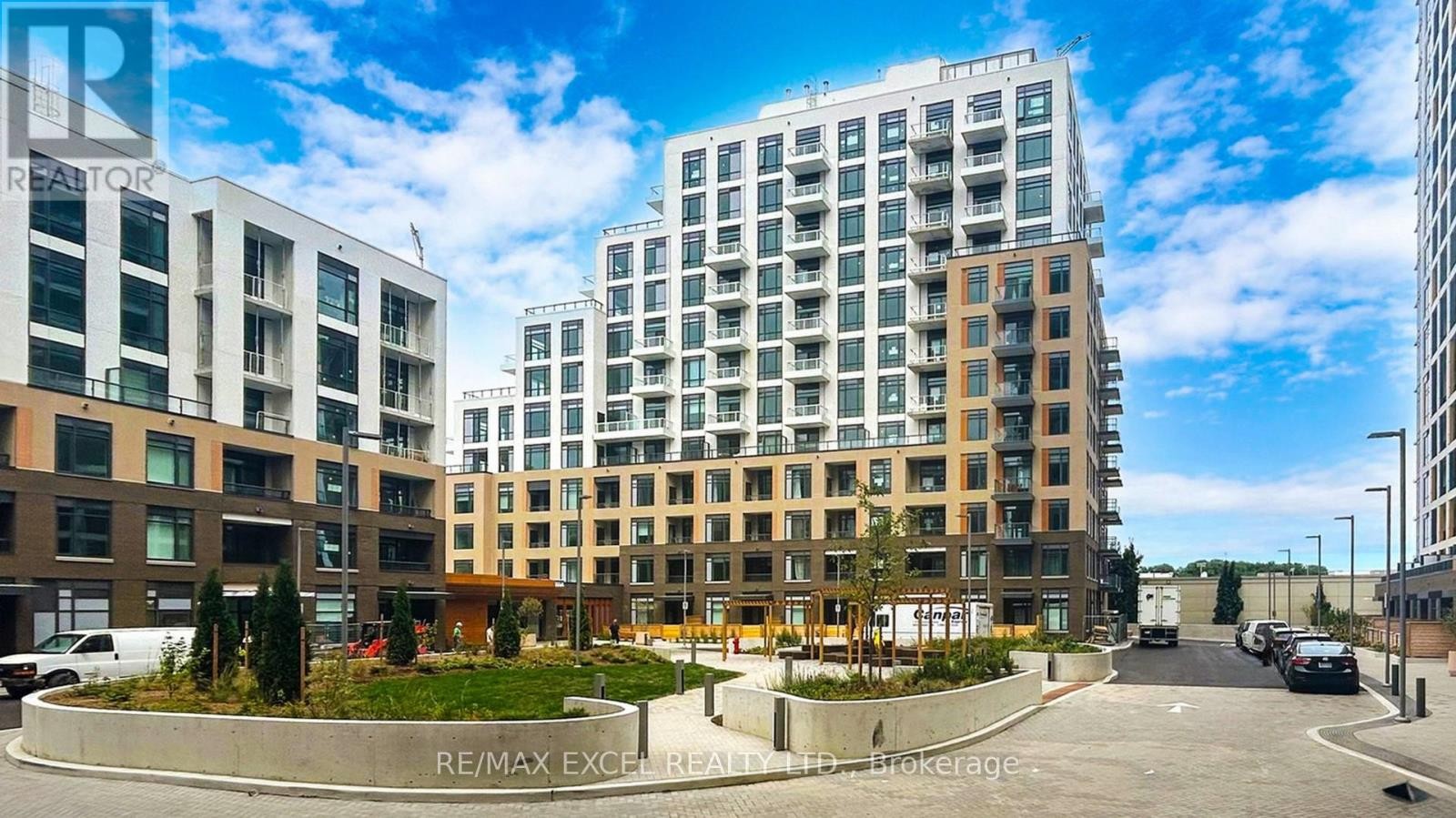 












802 - 8 BEVERLEY GLEN BOULEVARD

,
Vaughan (Beverley Glen),




Ontario
L4J0L5

