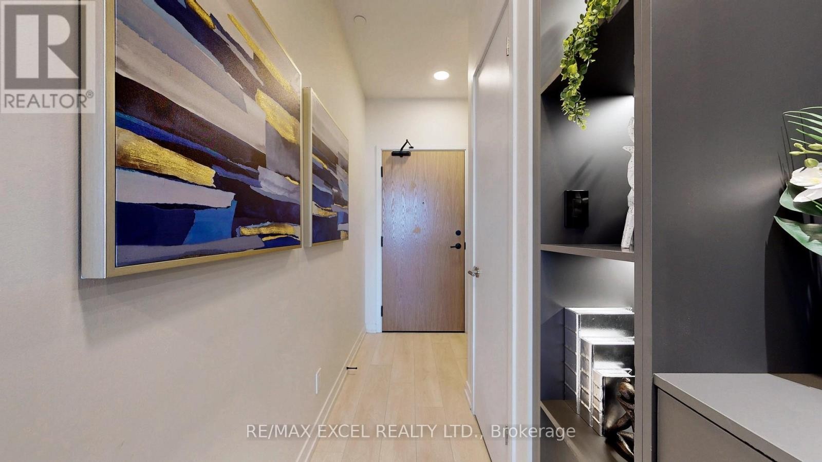












802 - 8 BEVERLEY GLEN BOULEVARD

,
Vaughan (Beverley Glen),




Ontario
L4J0L5

