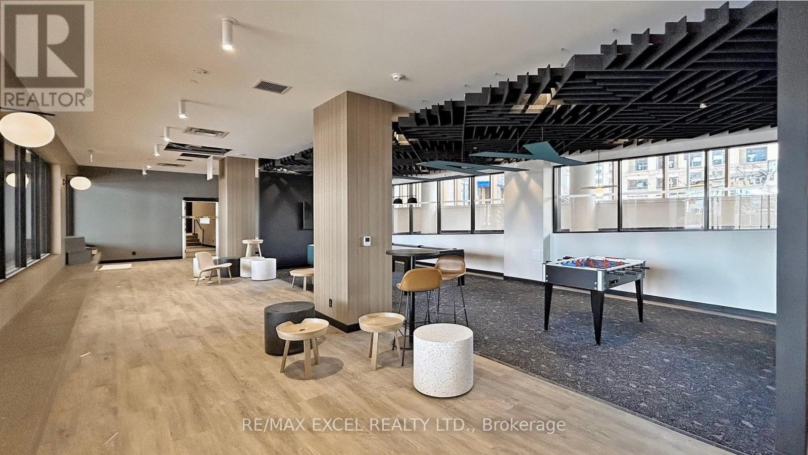 












802 - 8 BEVERLEY GLEN BOULEVARD

,
Vaughan (Beverley Glen),




Ontario
L4J0L5

