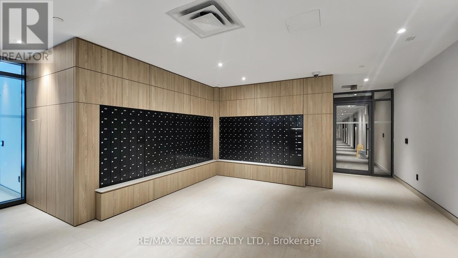 












802 - 8 BEVERLEY GLEN BOULEVARD

,
Vaughan (Beverley Glen),




Ontario
L4J0L5

