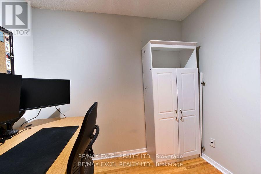 












410 - 19 NORTHERN HEIGHTS DRIVE

,
Richmond Hill (Langstaff),




Ontario
L4S4M4

