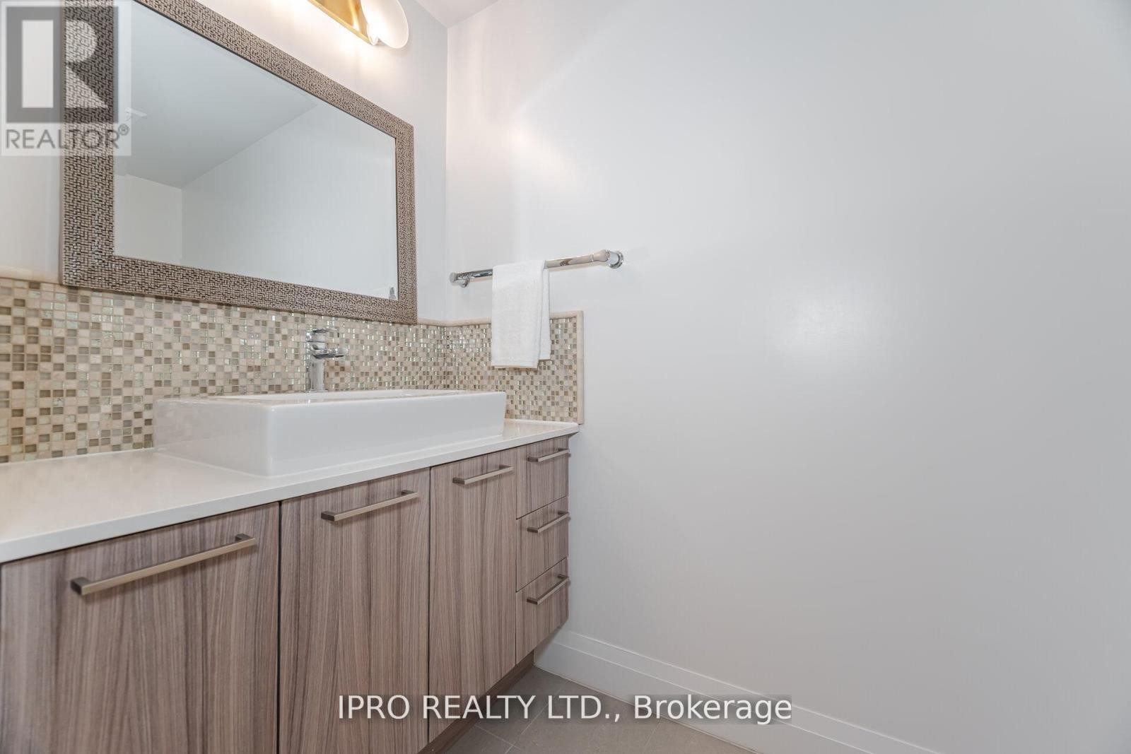 












UNIT #327 - 4800 HIGHWAY #7 ROAD

,
Vaughan (East Woodbridge),




Ontario
L4L1H8

