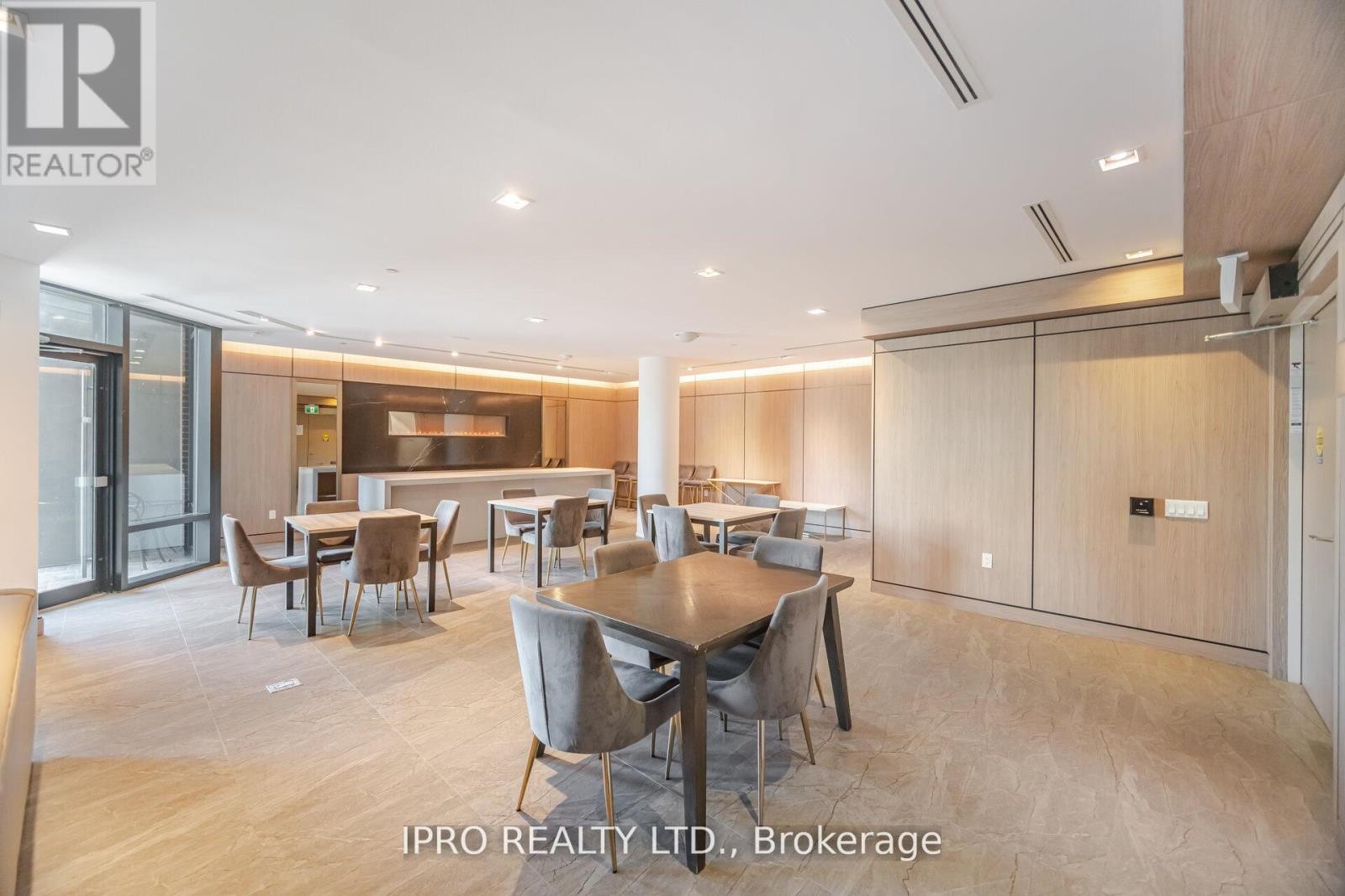 












UNIT #327 - 4800 HIGHWAY #7 ROAD

,
Vaughan (East Woodbridge),




Ontario
L4L1H8

