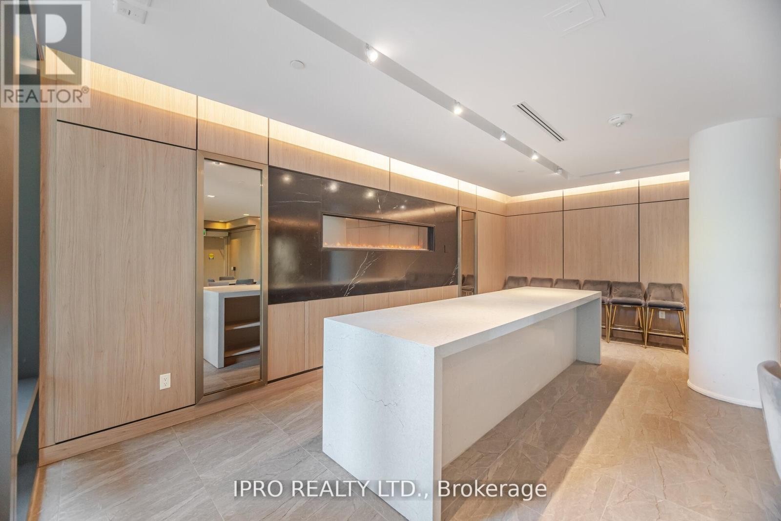 












UNIT #327 - 4800 HIGHWAY #7 ROAD

,
Vaughan (East Woodbridge),




Ontario
L4L1H8

