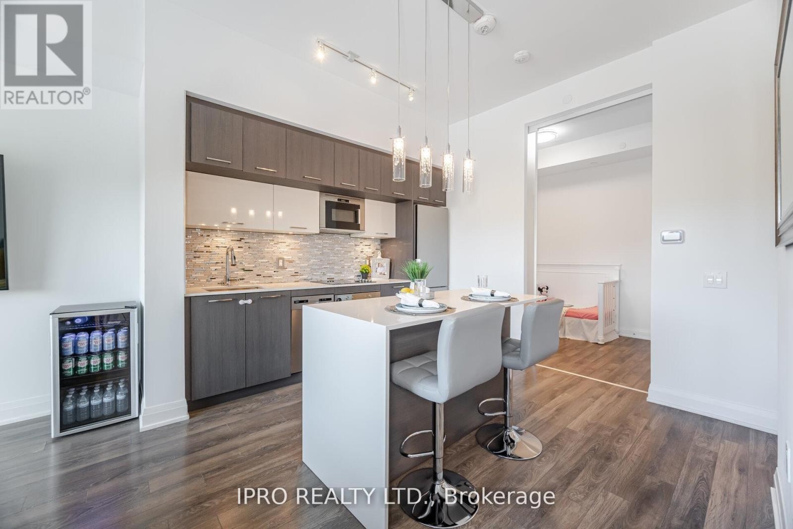 












UNIT #327 - 4800 HIGHWAY #7 ROAD

,
Vaughan (East Woodbridge),




Ontario
L4L1H8

