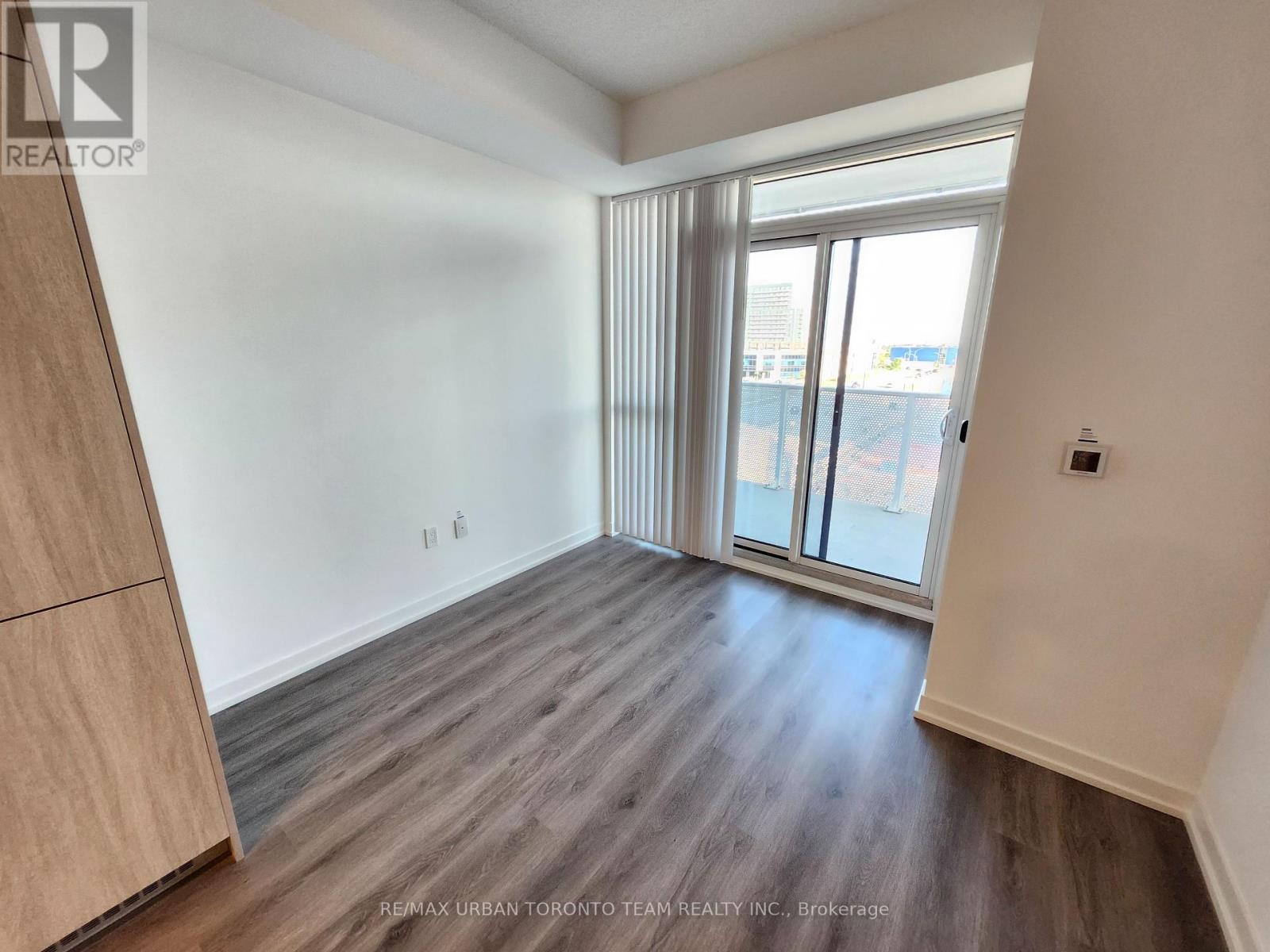 












518 - 28 INTERCHANGE WAY

,
Vaughan (Vaughan Corporate Centre),




Ontario
L4K0P8

