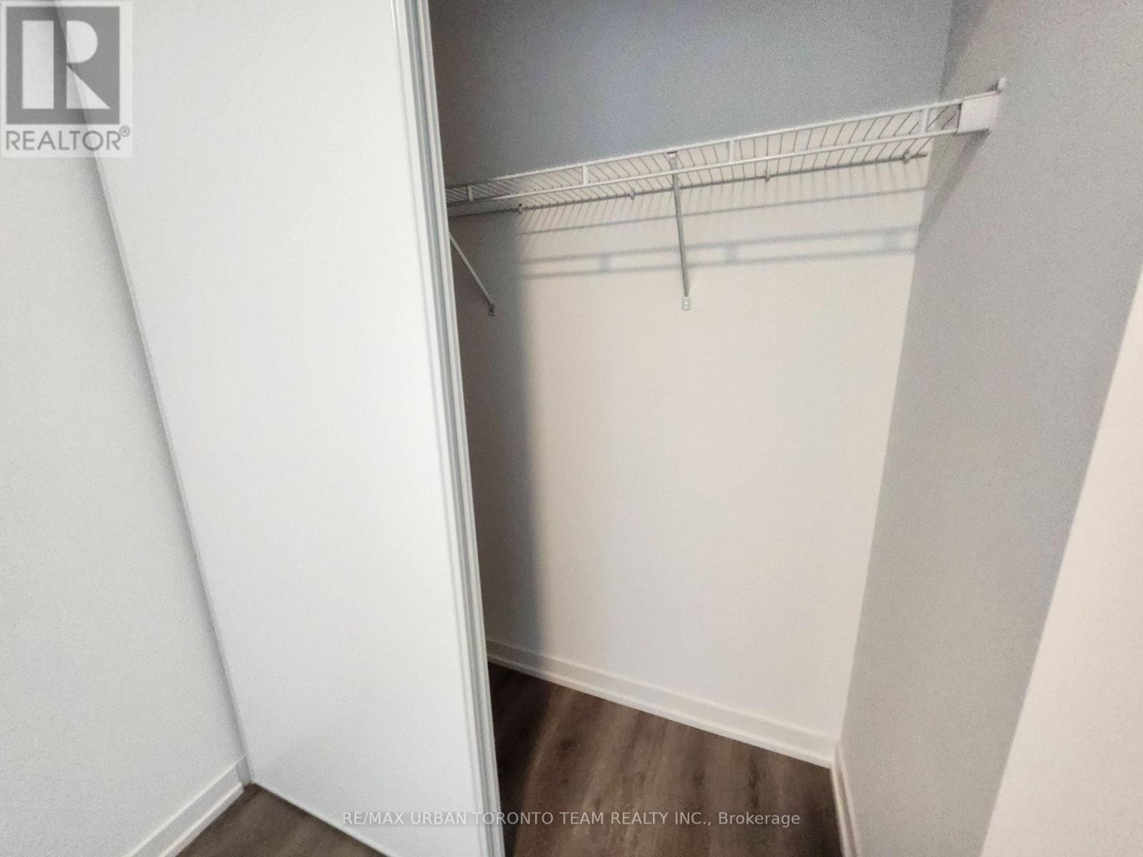












518 - 28 INTERCHANGE WAY

,
Vaughan (Vaughan Corporate Centre),




Ontario
L4K0P8

