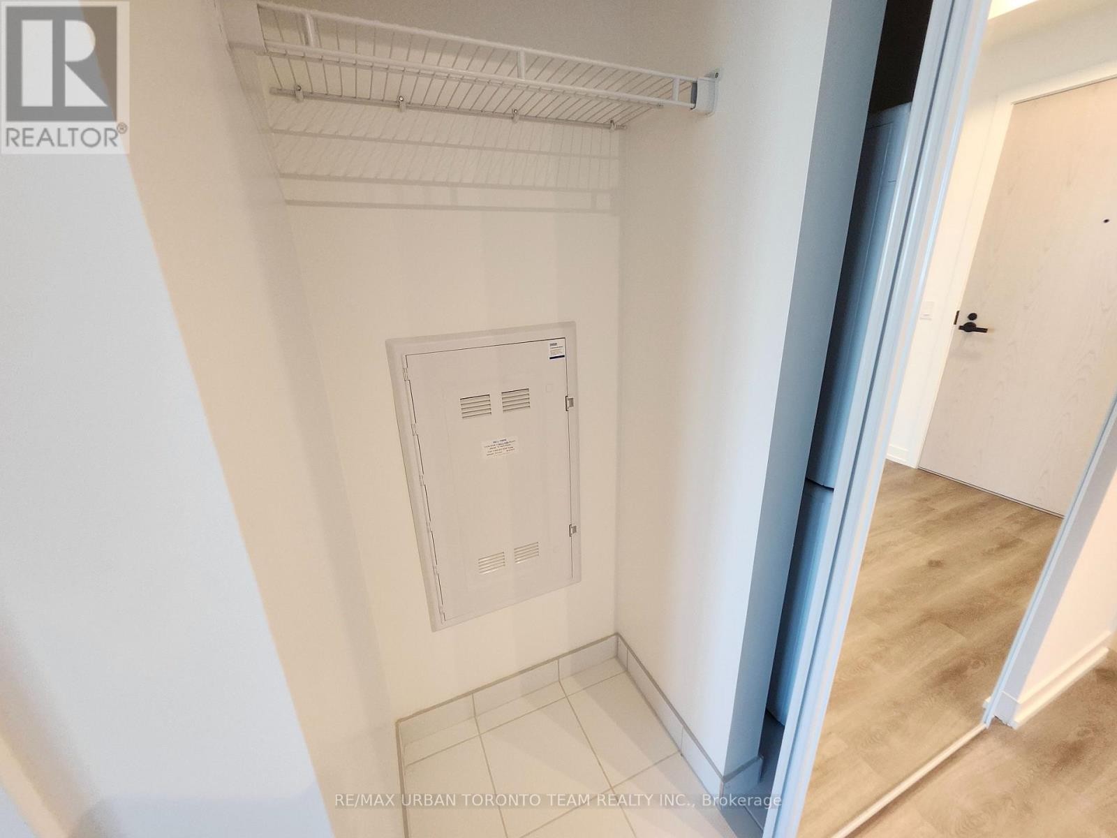 












518 - 28 INTERCHANGE WAY

,
Vaughan (Vaughan Corporate Centre),




Ontario
L4K0P8

