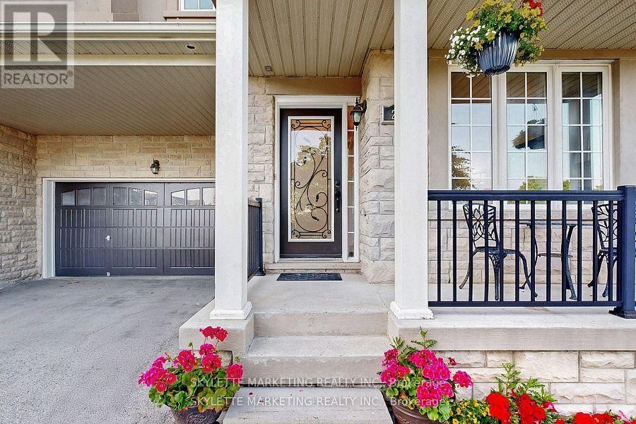 












237 WOODSPRING AVENUE

,
Newmarket (Woodland Hill),




Ontario
L3X3J1

