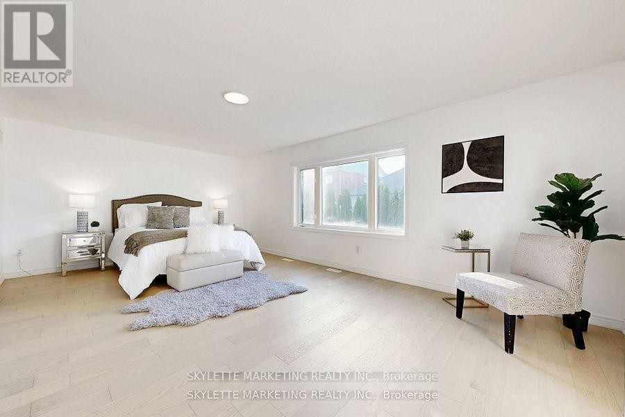 












237 WOODSPRING AVENUE

,
Newmarket (Woodland Hill),




Ontario
L3X3J1

