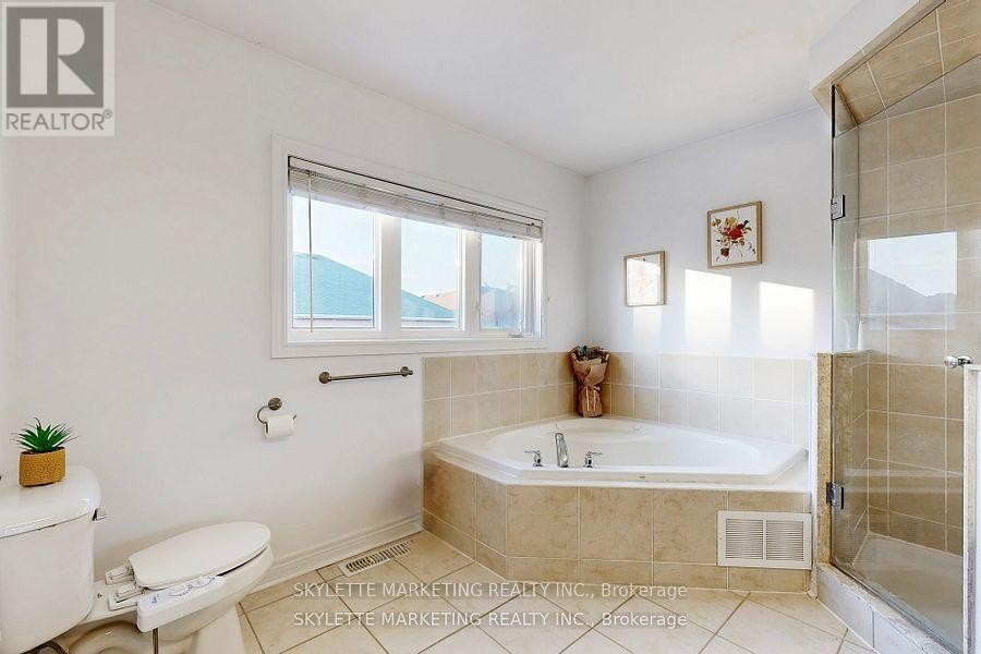 












237 WOODSPRING AVENUE

,
Newmarket (Woodland Hill),




Ontario
L3X3J1

