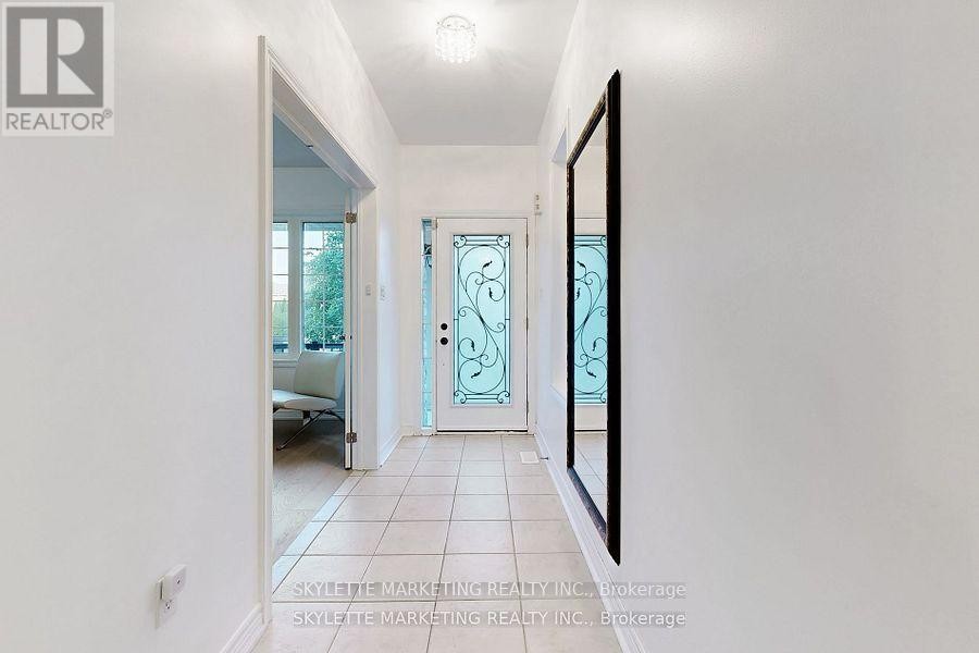 












237 WOODSPRING AVENUE

,
Newmarket (Woodland Hill),




Ontario
L3X3J1

