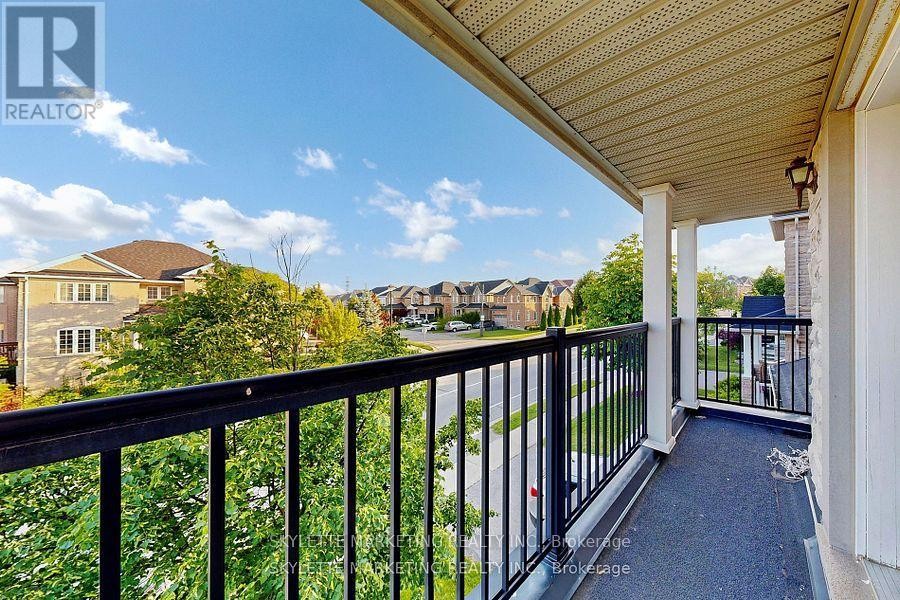 












237 WOODSPRING AVENUE

,
Newmarket (Woodland Hill),




Ontario
L3X3J1

