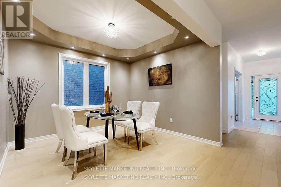 












237 WOODSPRING AVENUE

,
Newmarket (Woodland Hill),




Ontario
L3X3J1

