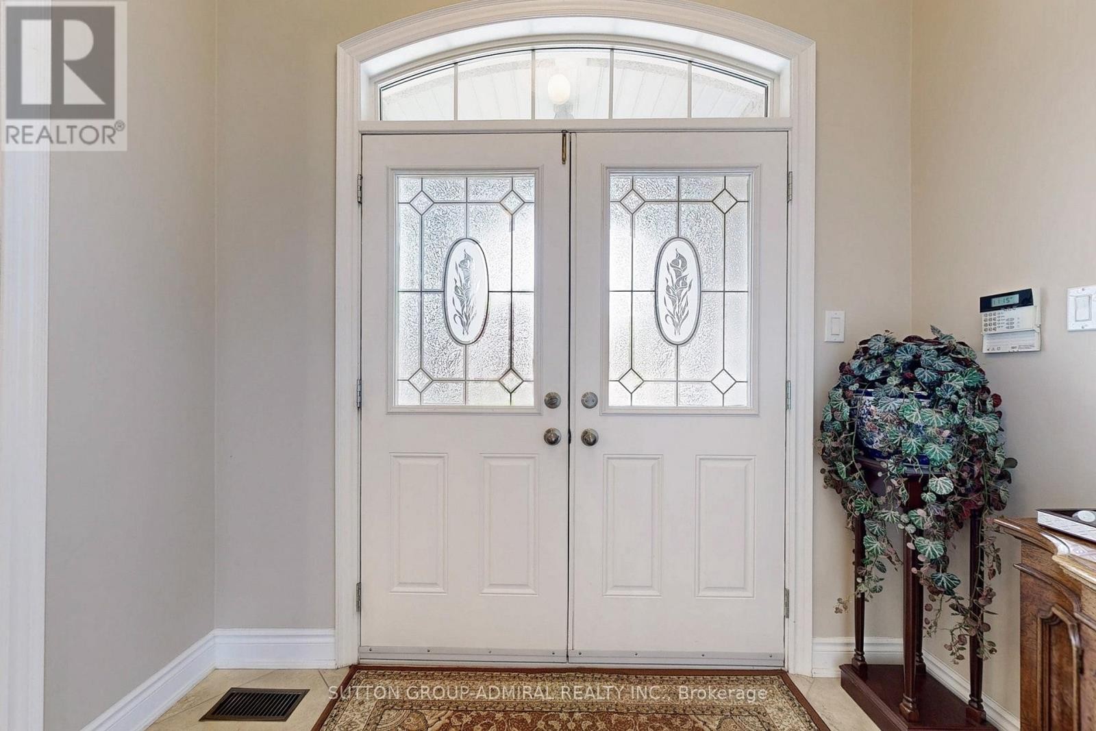 












25 LITTLE NATALIE COURT

,
Vaughan (Patterson),




Ontario
L6A0J2

