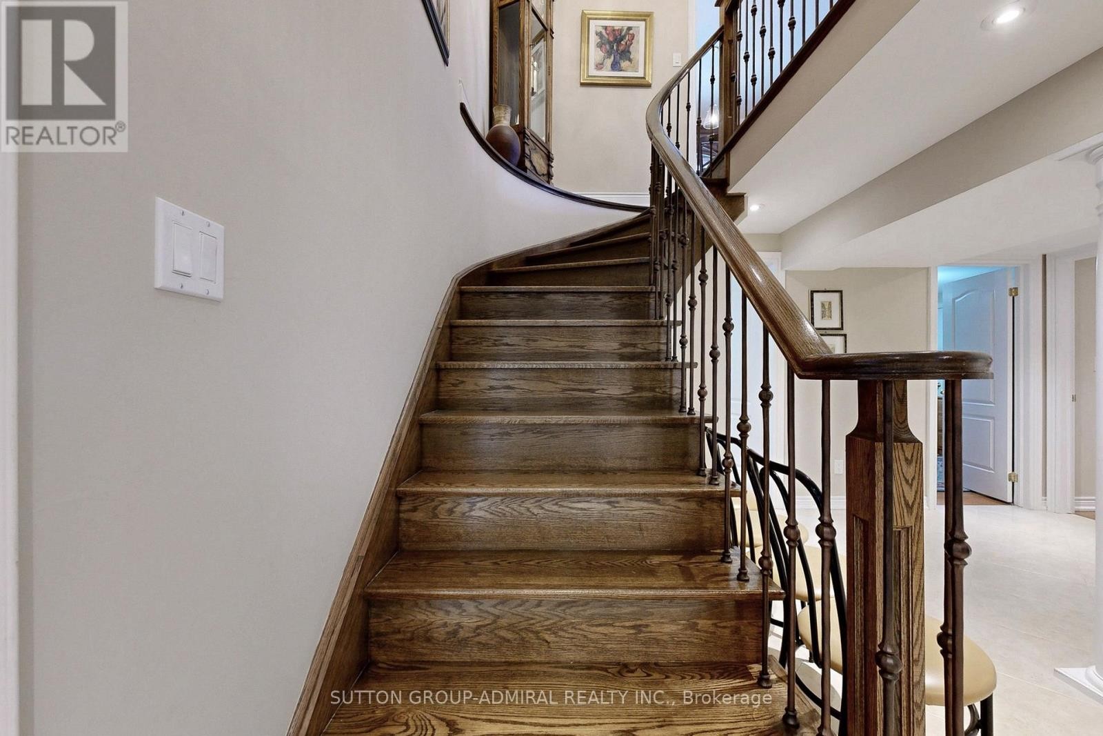 












25 LITTLE NATALIE COURT

,
Vaughan (Patterson),




Ontario
L6A0J2

