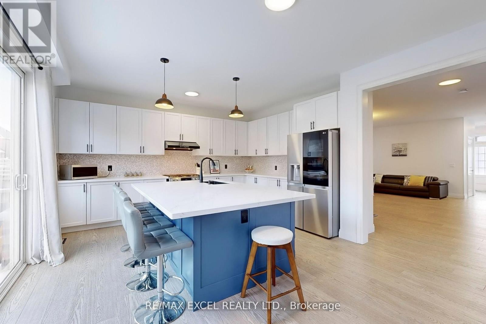 












12 JERICHO AVENUE

,
Georgina (Keswick South),




Ontario
L4P4E5


