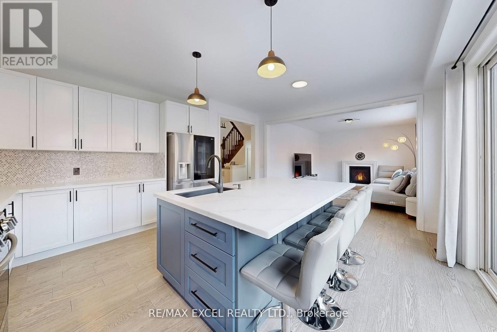 












12 JERICHO AVENUE

,
Georgina (Keswick South),




Ontario
L4P4E5

