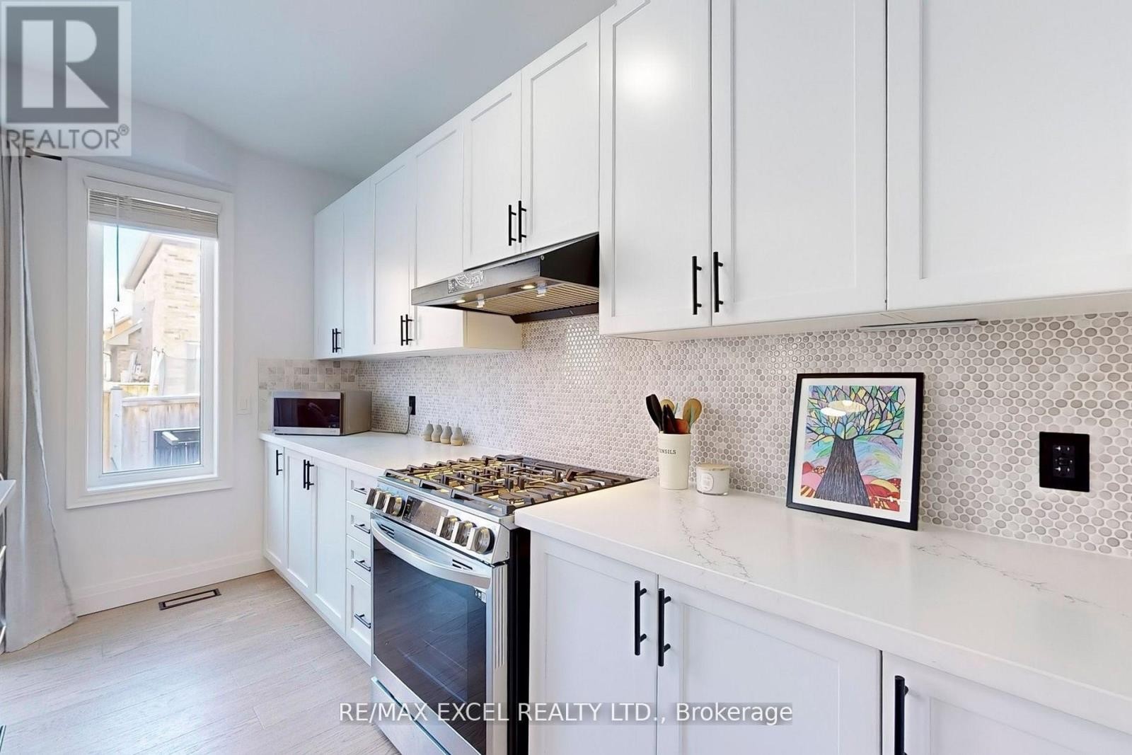 












12 JERICHO AVENUE

,
Georgina (Keswick South),




Ontario
L4P4E5

