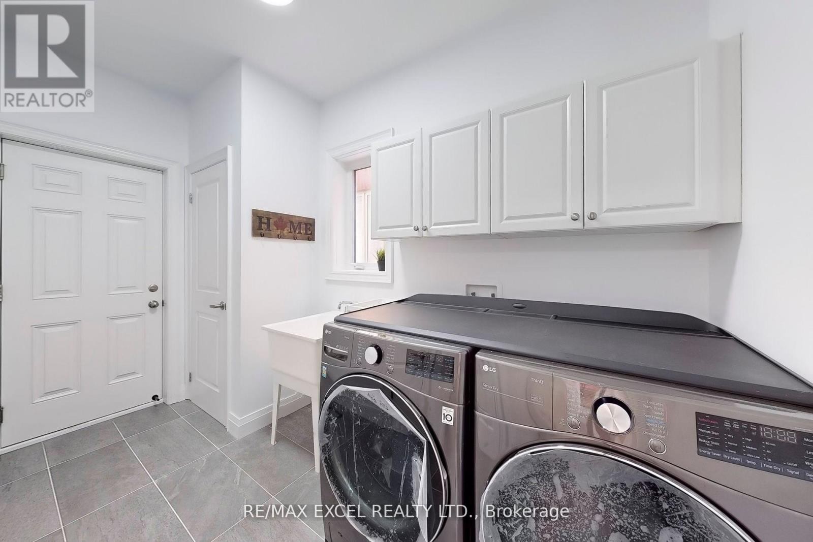 












12 JERICHO AVENUE

,
Georgina (Keswick South),




Ontario
L4P4E5

