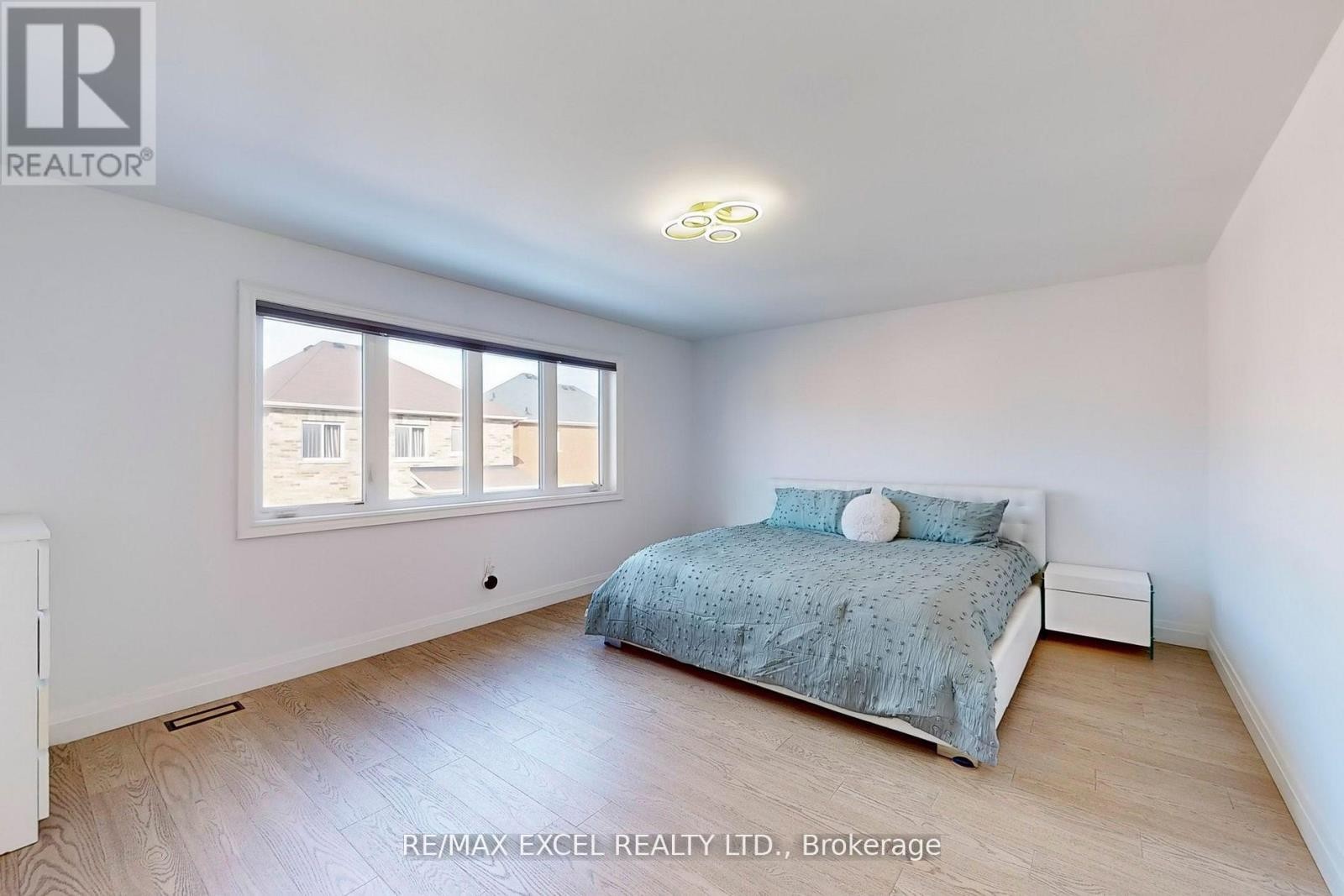 












12 JERICHO AVENUE

,
Georgina (Keswick South),




Ontario
L4P4E5

