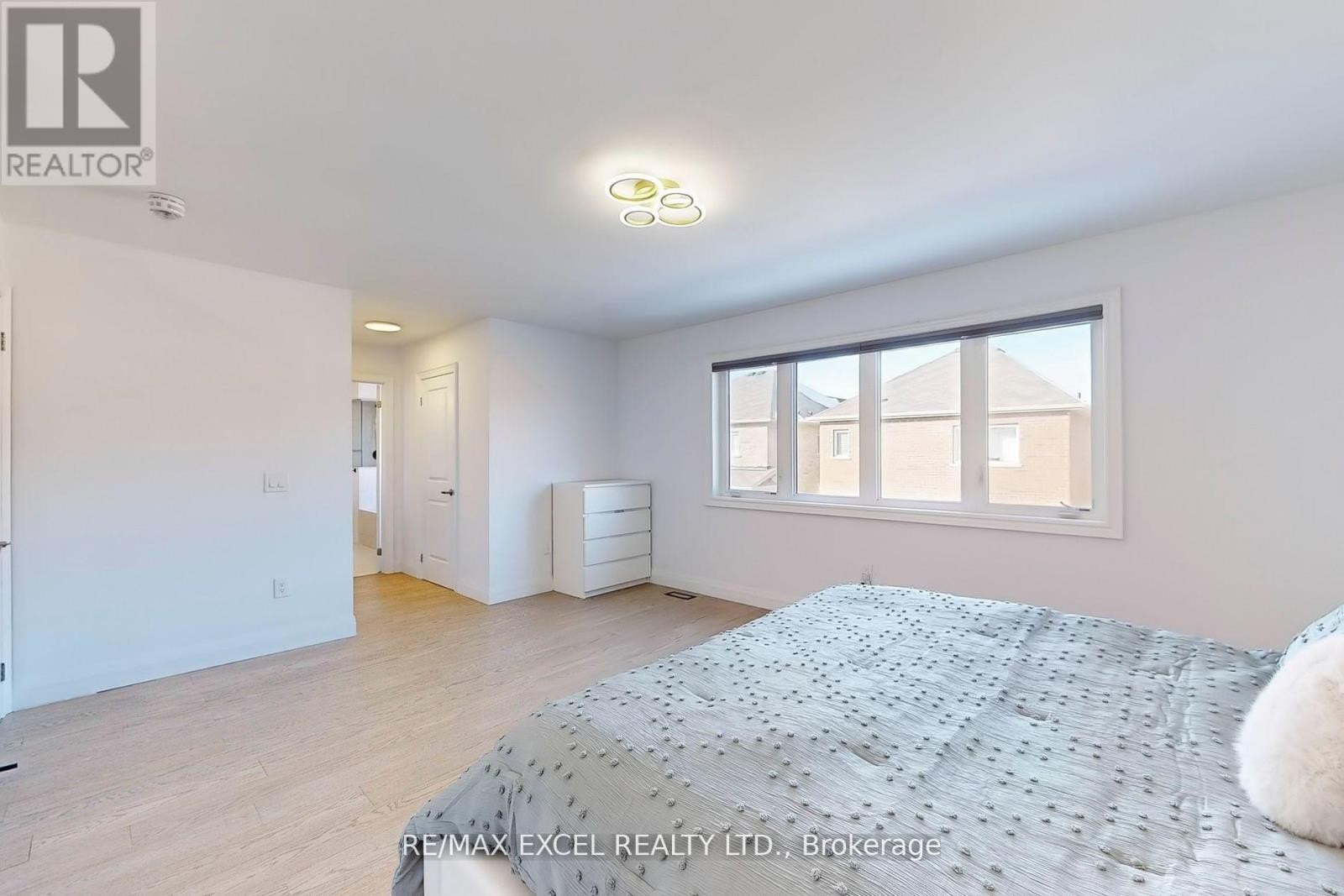 












12 JERICHO AVENUE

,
Georgina (Keswick South),




Ontario
L4P4E5

