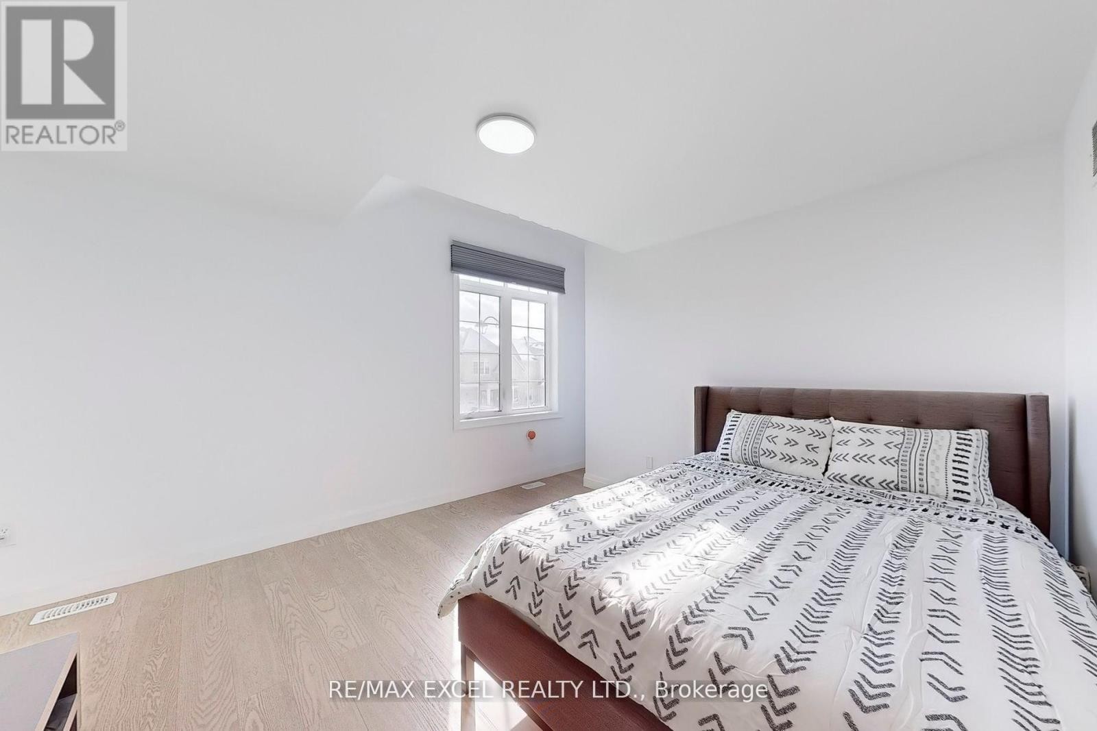 












12 JERICHO AVENUE

,
Georgina (Keswick South),




Ontario
L4P4E5


