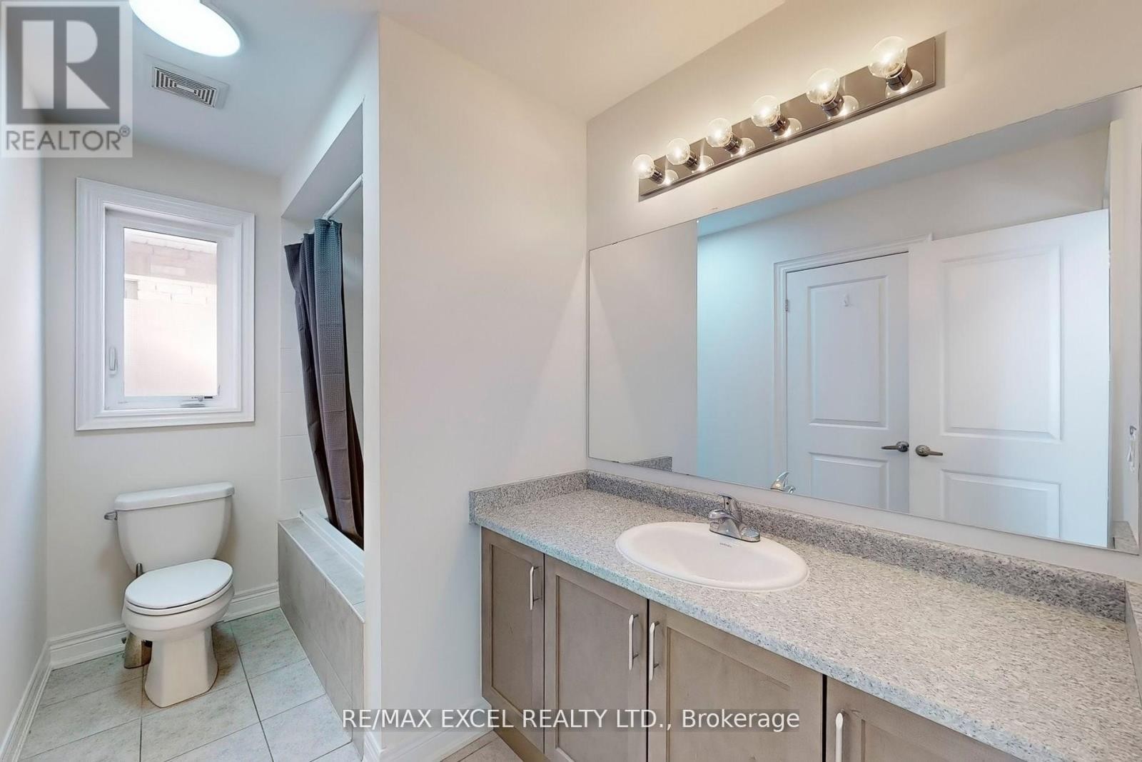 












12 JERICHO AVENUE

,
Georgina (Keswick South),




Ontario
L4P4E5

