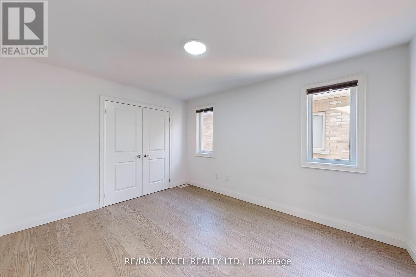 












12 JERICHO AVENUE

,
Georgina (Keswick South),




Ontario
L4P4E5

