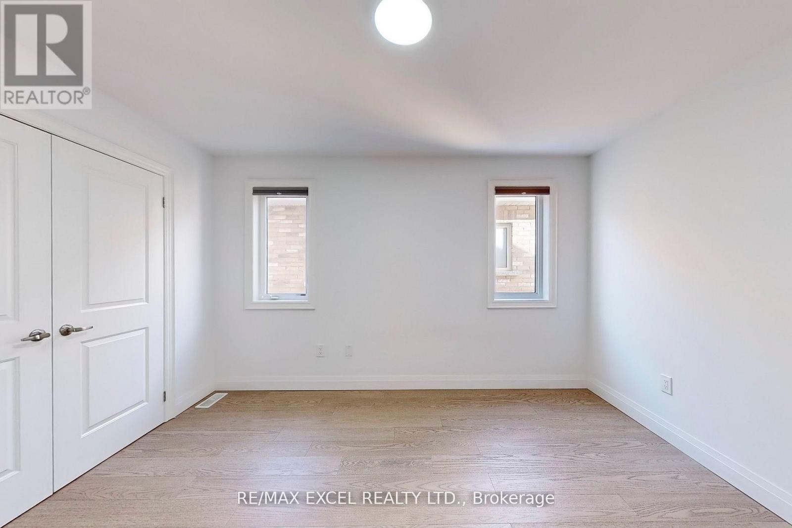 












12 JERICHO AVENUE

,
Georgina (Keswick South),




Ontario
L4P4E5

