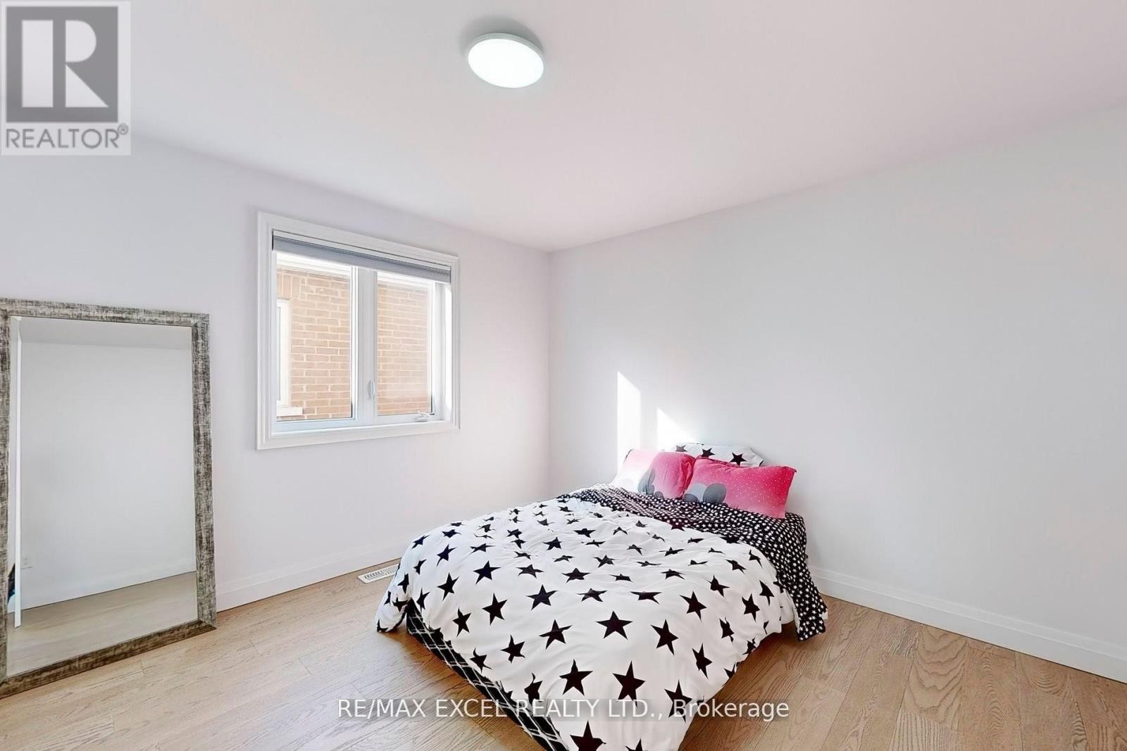 












12 JERICHO AVENUE

,
Georgina (Keswick South),




Ontario
L4P4E5

