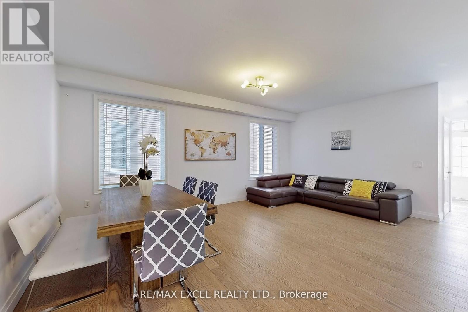 












12 JERICHO AVENUE

,
Georgina (Keswick South),




Ontario
L4P4E5

