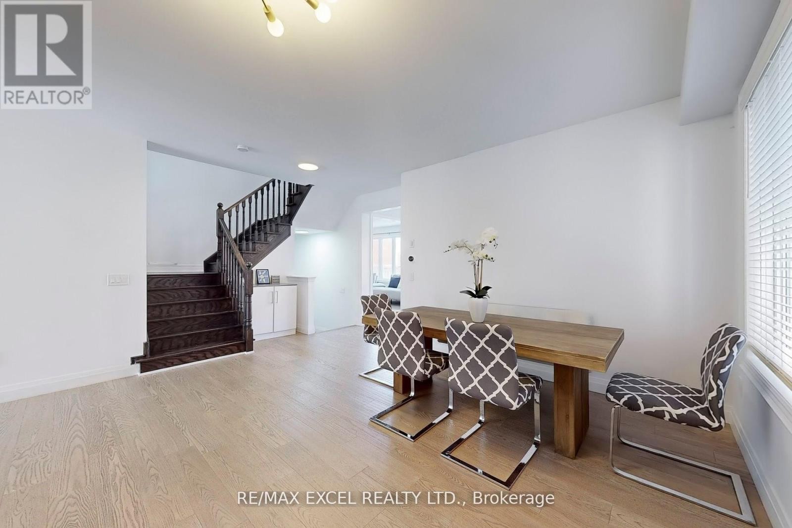 












12 JERICHO AVENUE

,
Georgina (Keswick South),




Ontario
L4P4E5

