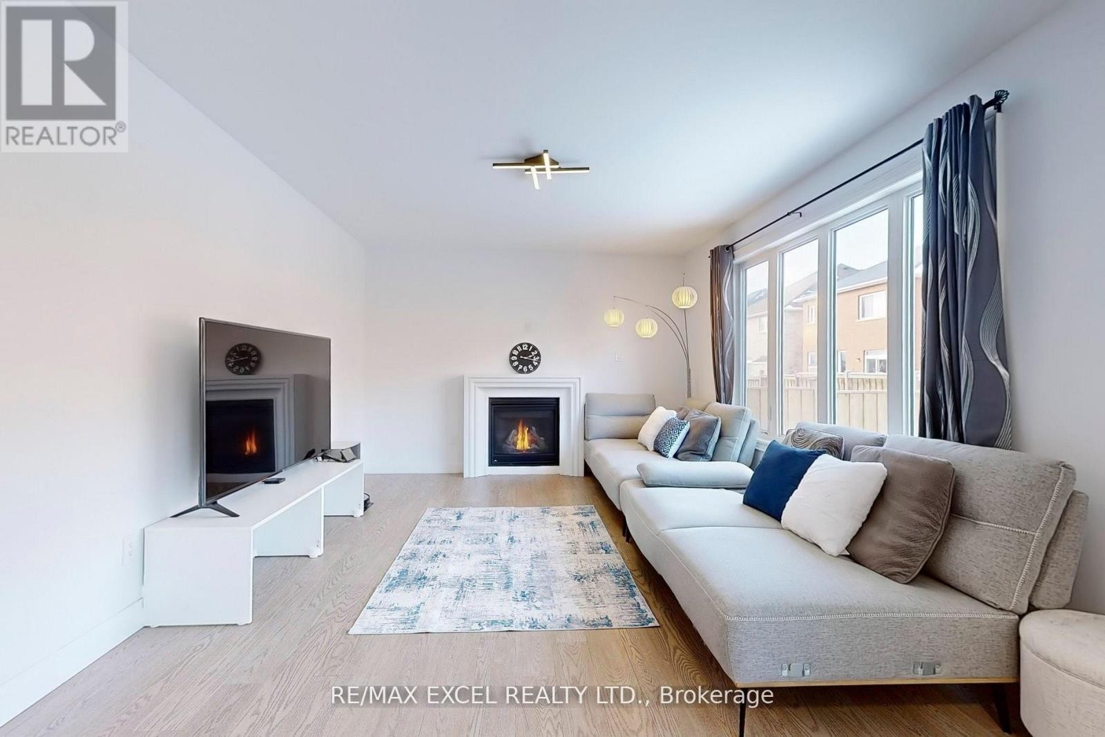 












12 JERICHO AVENUE

,
Georgina (Keswick South),




Ontario
L4P4E5

