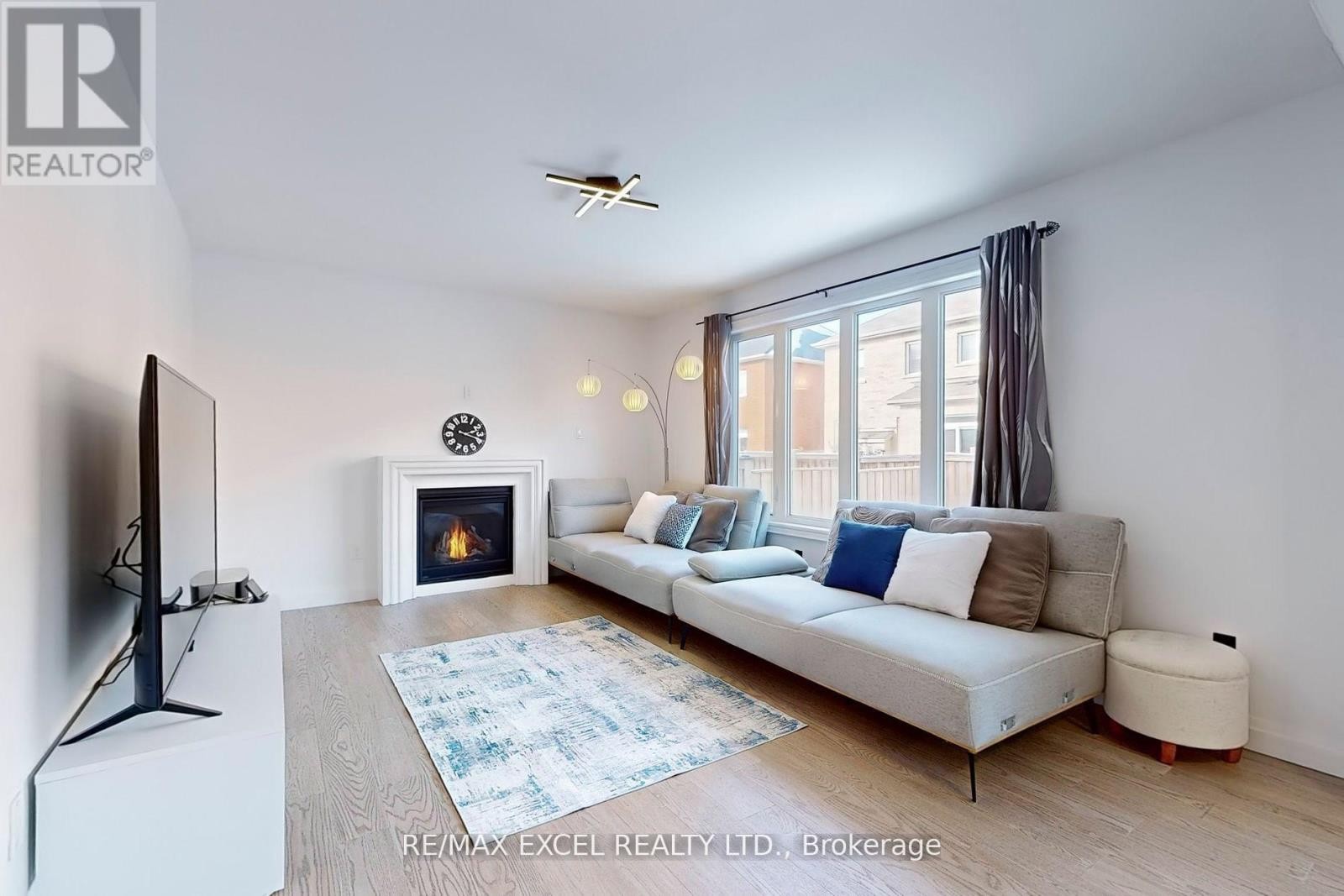 












12 JERICHO AVENUE

,
Georgina (Keswick South),




Ontario
L4P4E5

