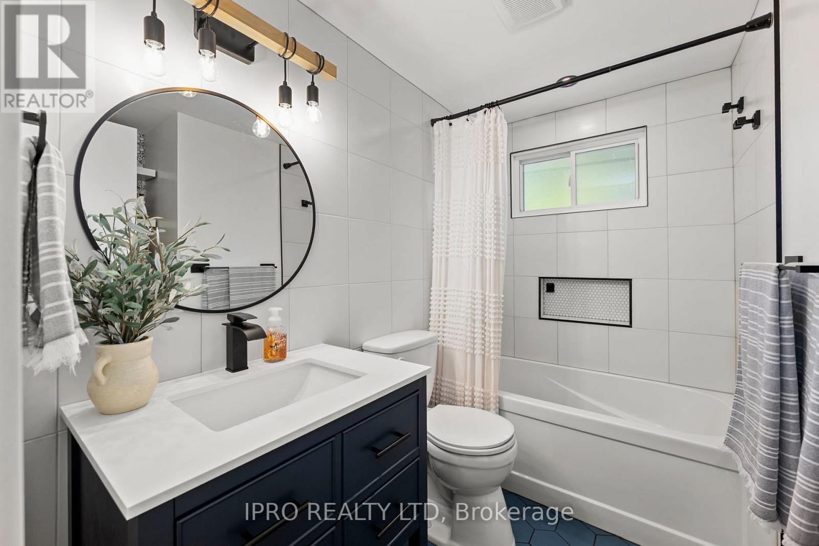












14 GREENAWAY STREET

,
New Tecumseth (Tottenham),




Ontario
L0G1W0

