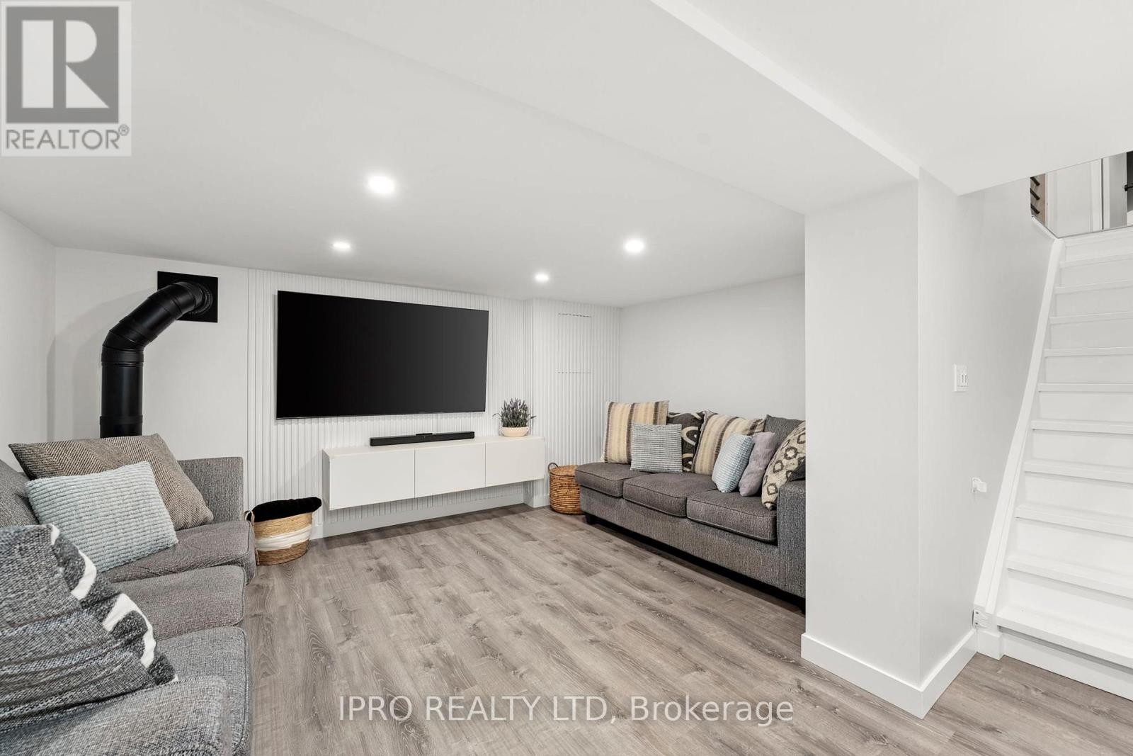 












14 GREENAWAY STREET

,
New Tecumseth (Tottenham),




Ontario
L0G1W0

