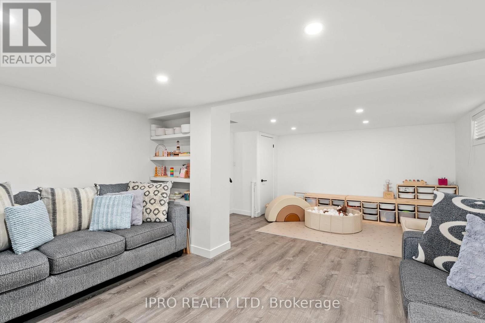 












14 GREENAWAY STREET

,
New Tecumseth (Tottenham),




Ontario
L0G1W0

