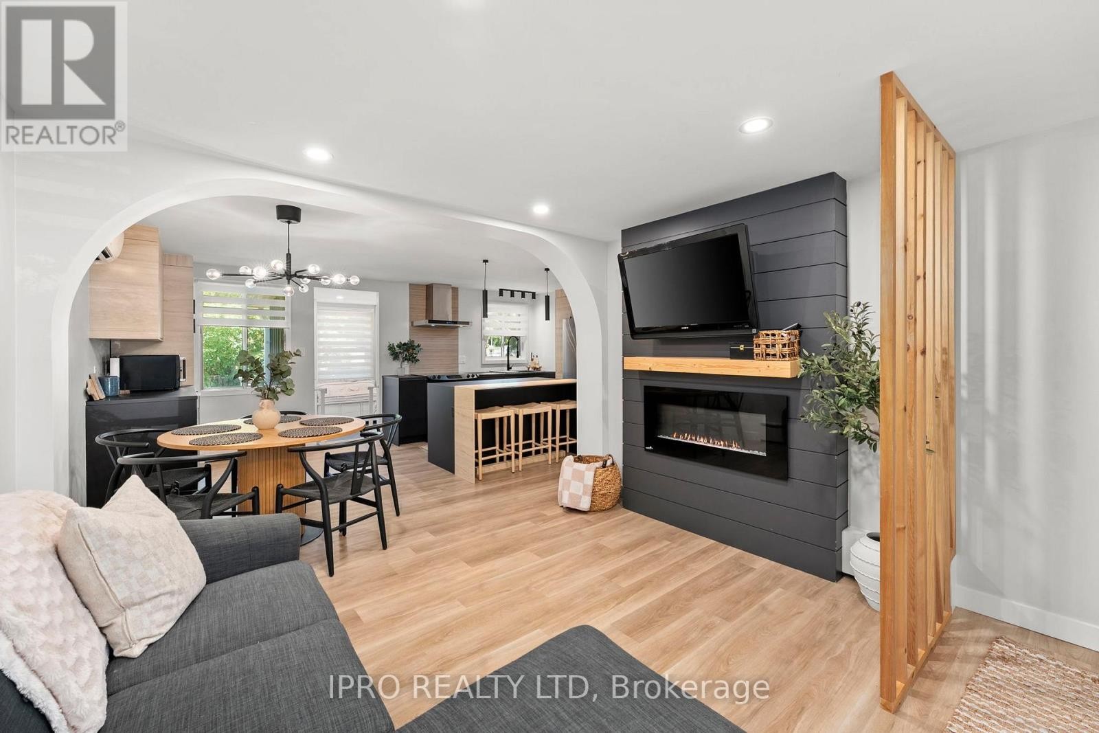 












14 GREENAWAY STREET

,
New Tecumseth (Tottenham),




Ontario
L0G1W0

