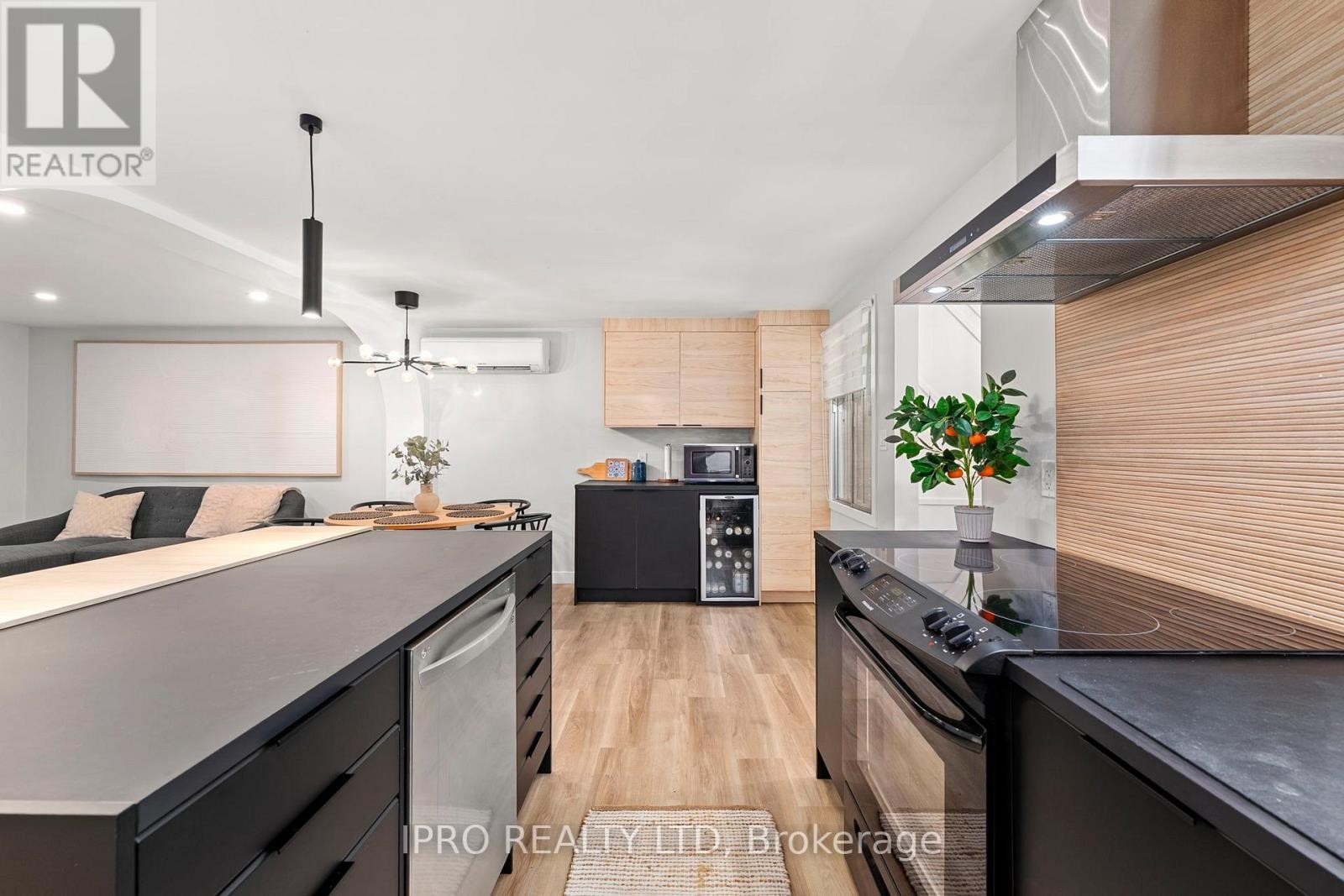 












14 GREENAWAY STREET

,
New Tecumseth (Tottenham),




Ontario
L0G1W0

