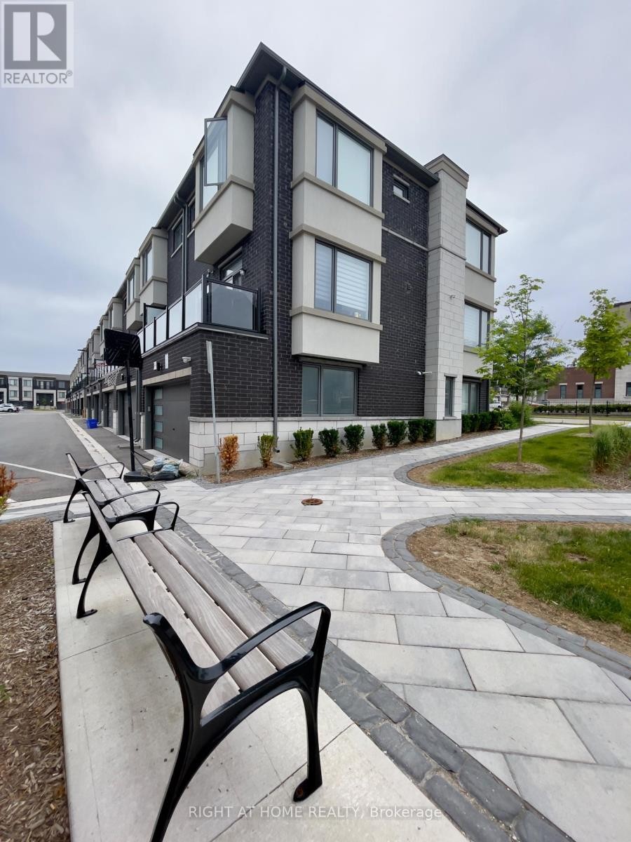 












125 CRIMSON FOREST DRIVE

,
Vaughan (Patterson),




Ontario
L6A5C4

