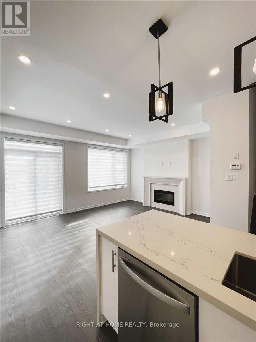 












125 CRIMSON FOREST DRIVE

,
Vaughan (Patterson),




Ontario
L6A5C4


